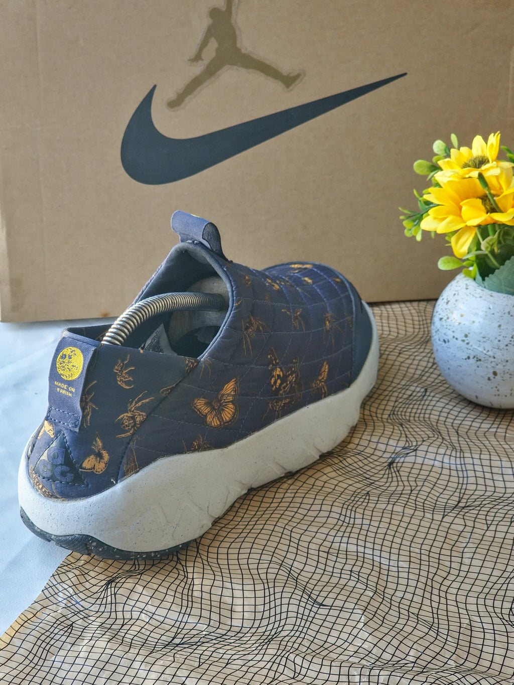 NIKE