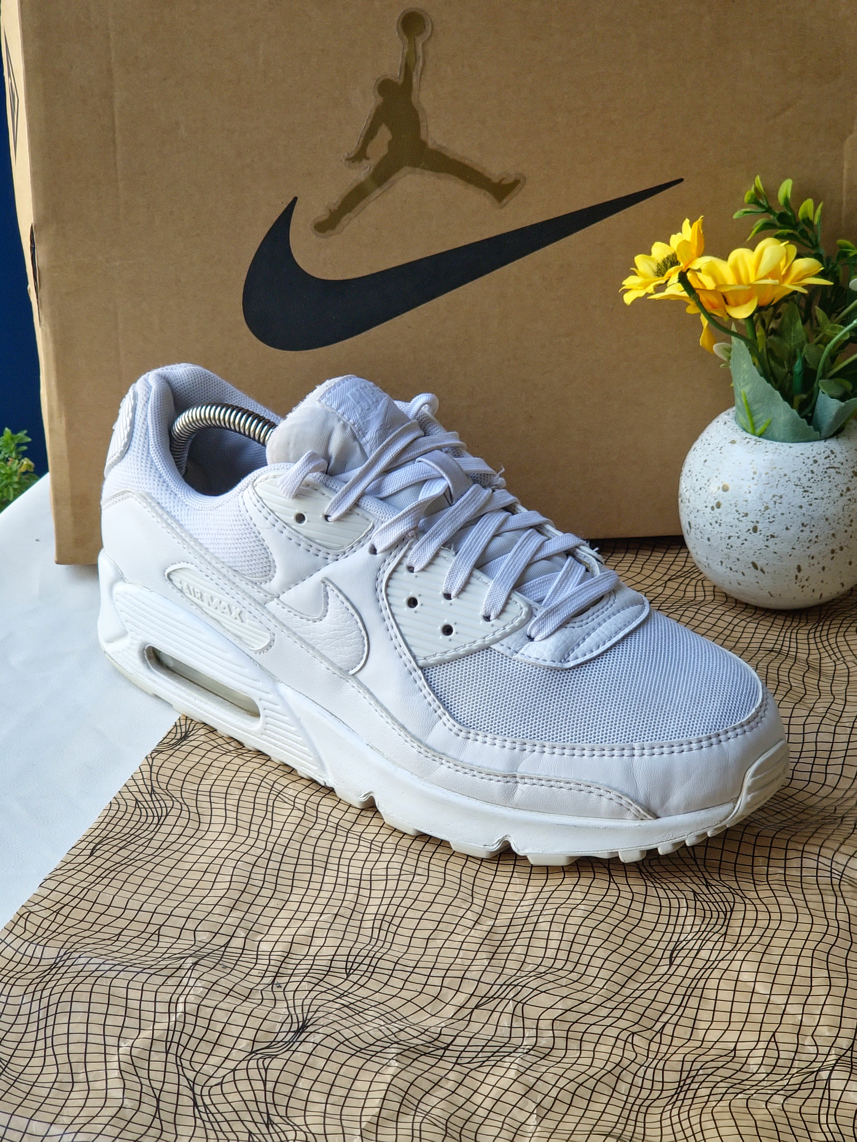NIKE