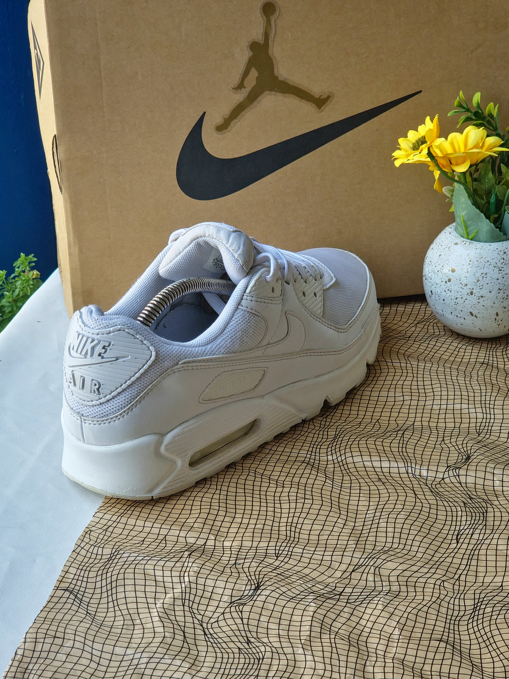 NIKE