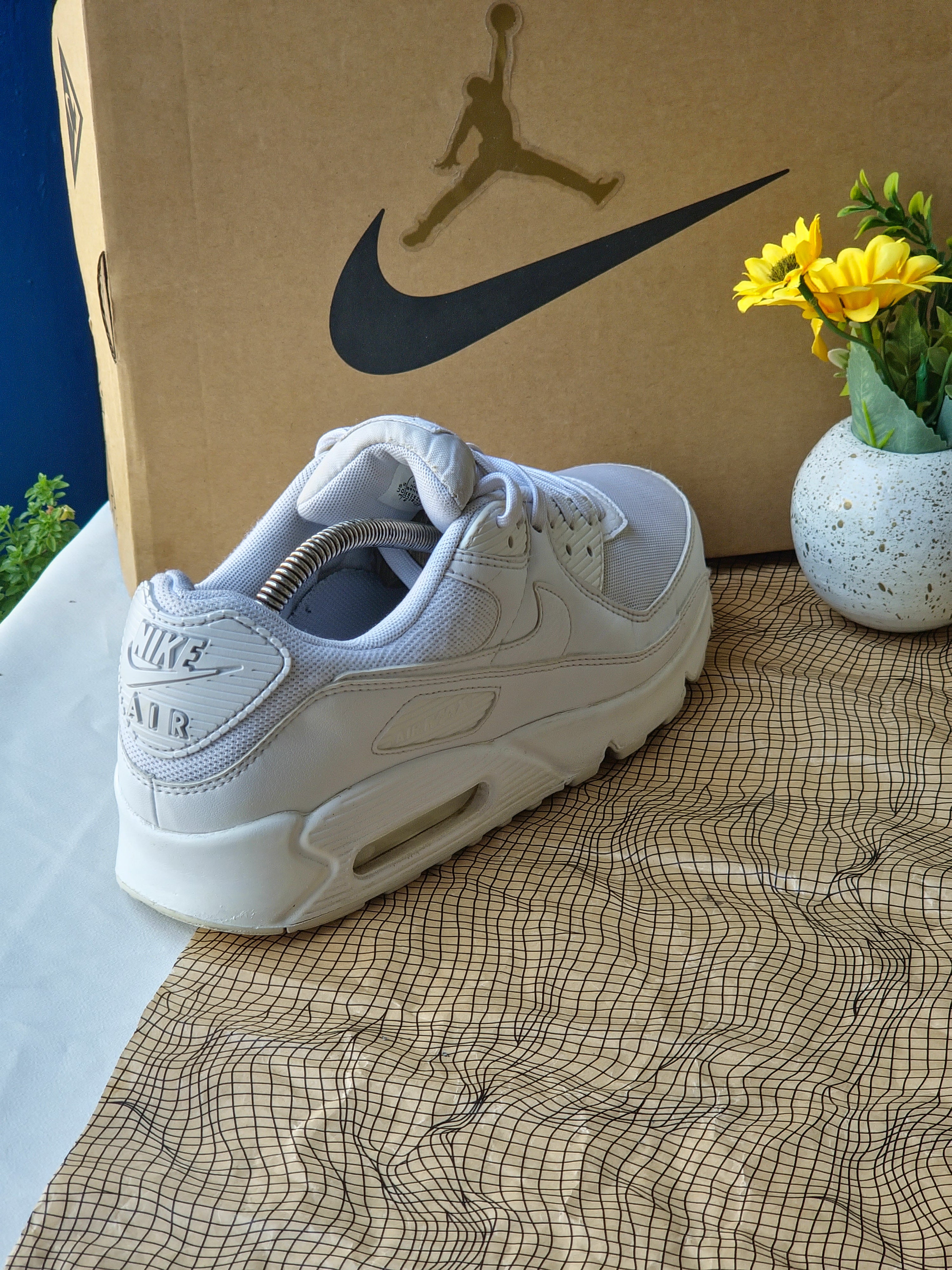 NIKE