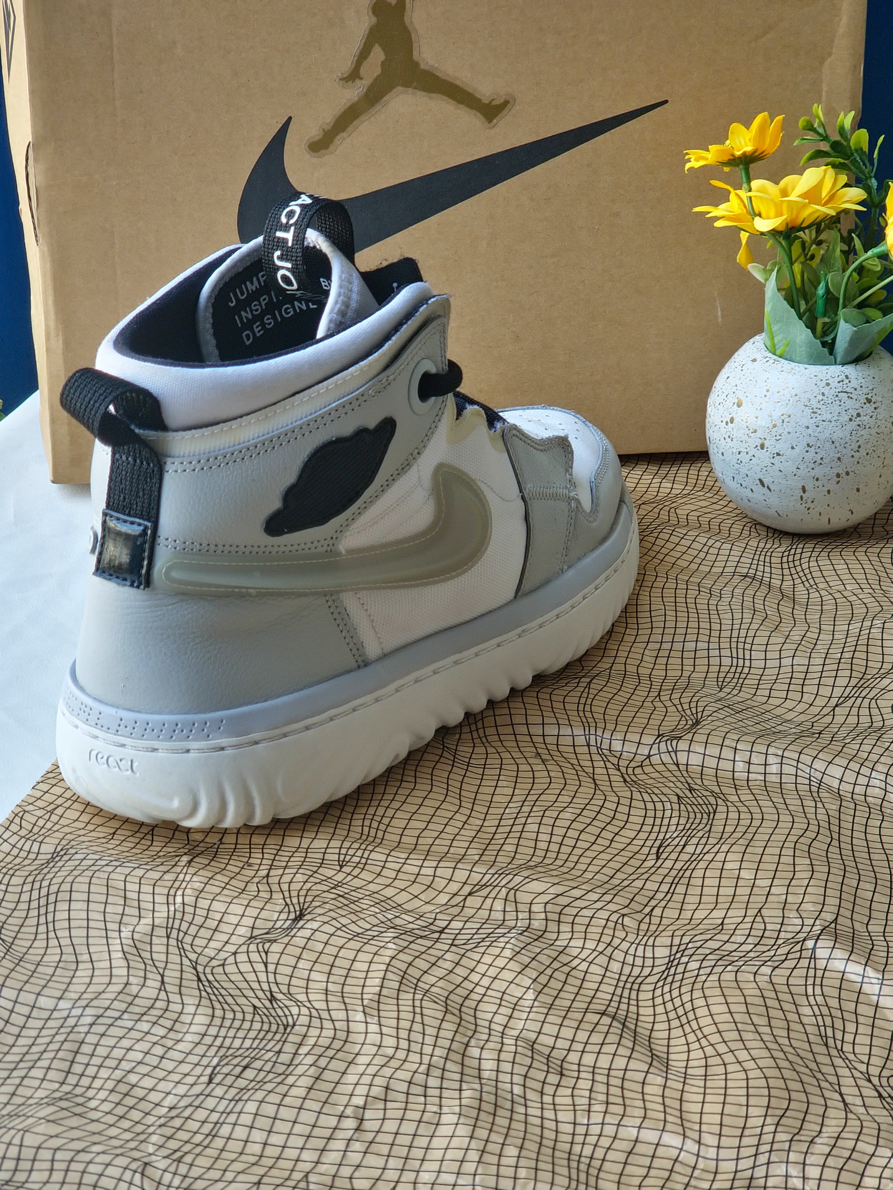 NIKE