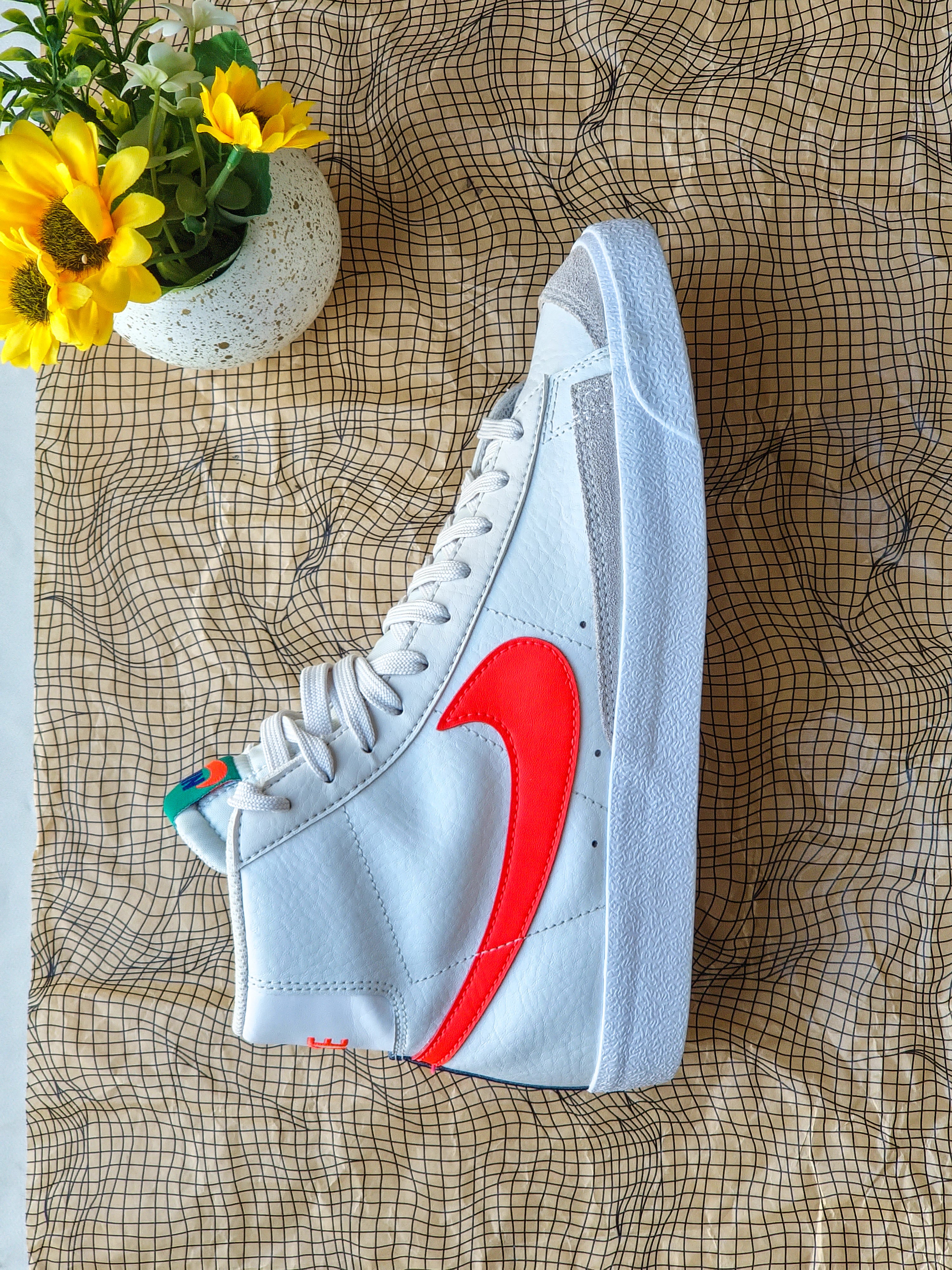 NIKE