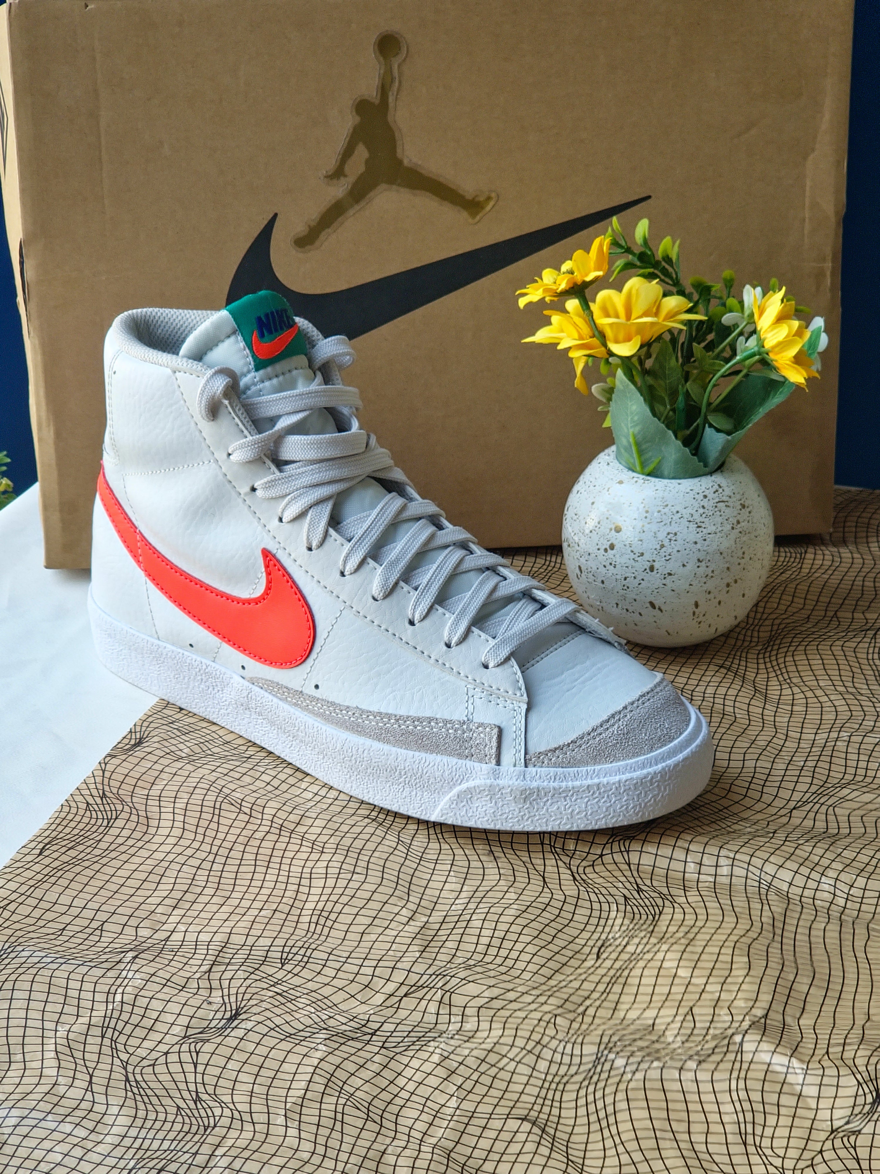 NIKE