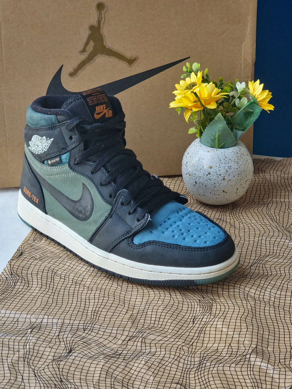 NIKE