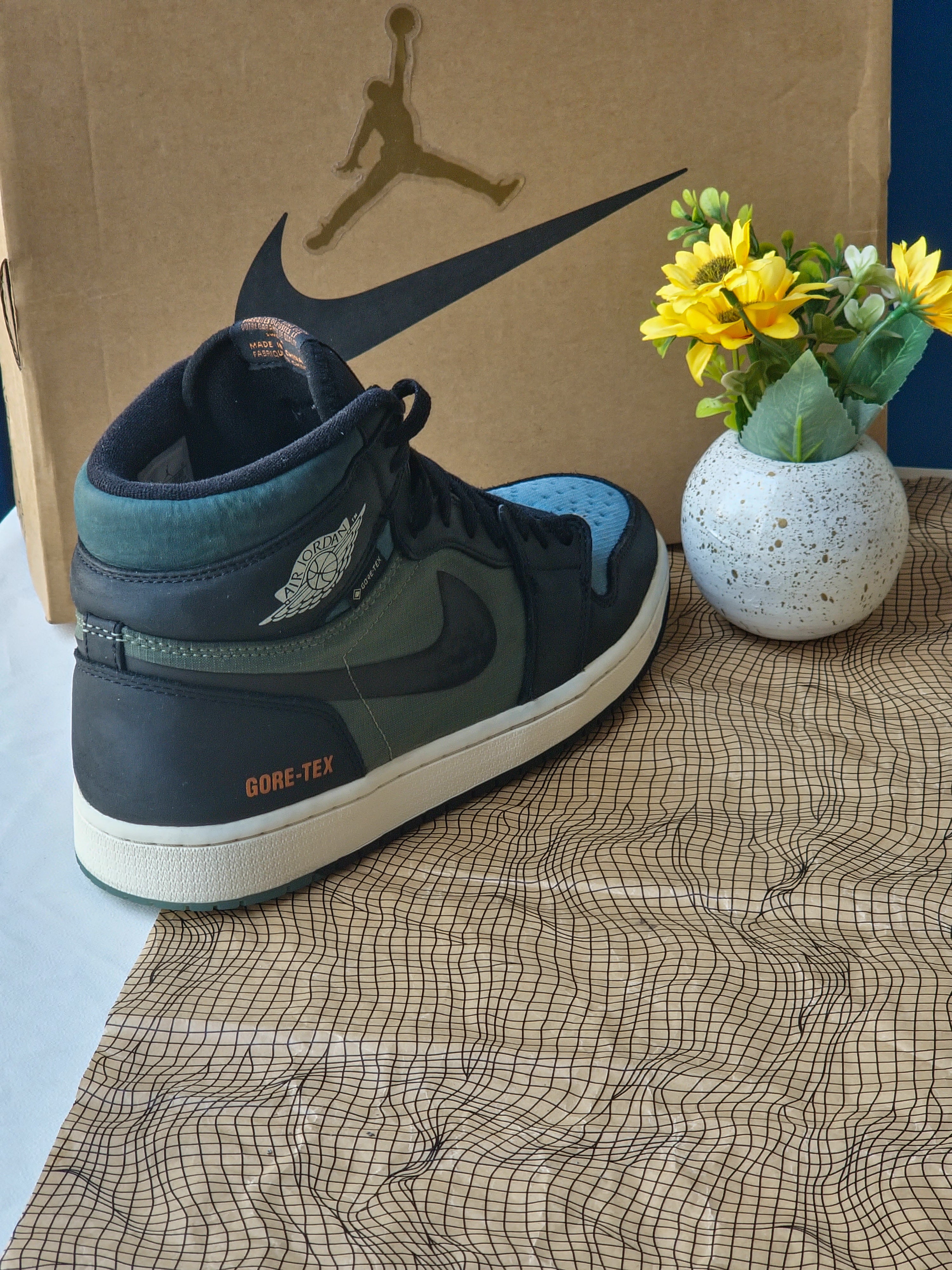 NIKE