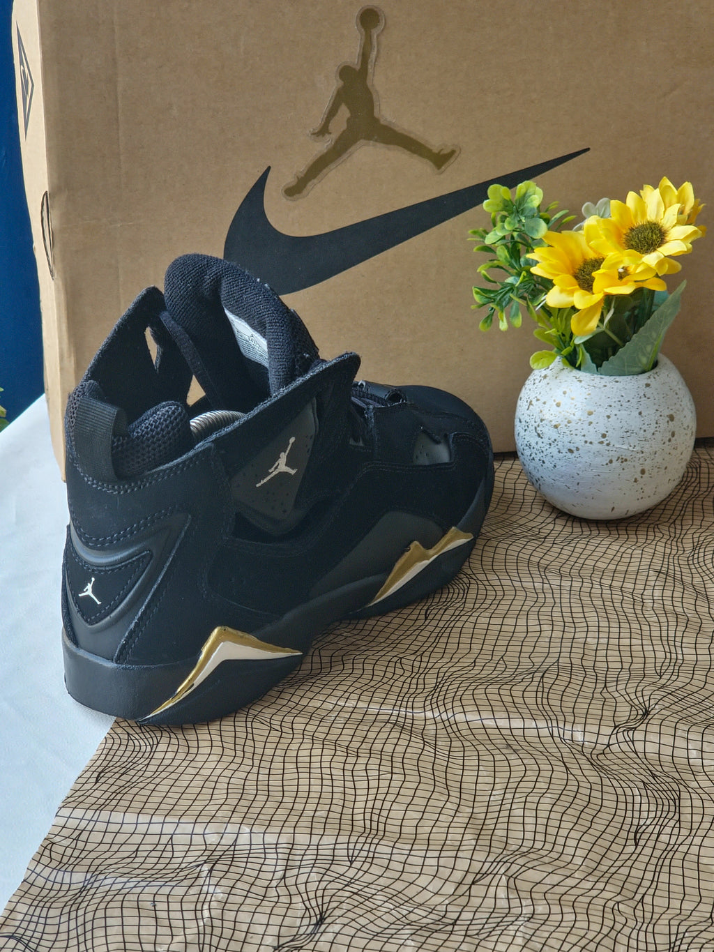 NIKE