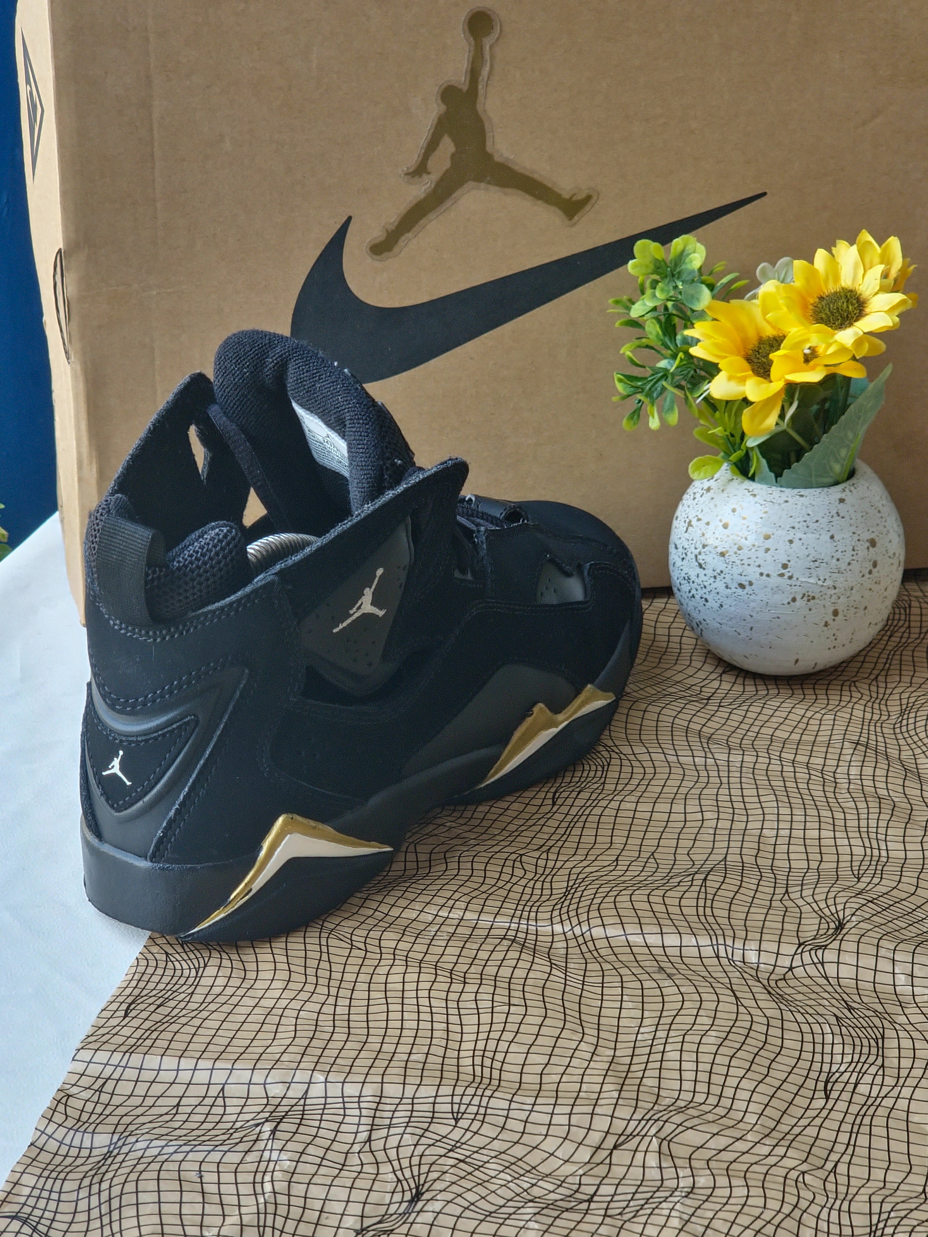 NIKE
