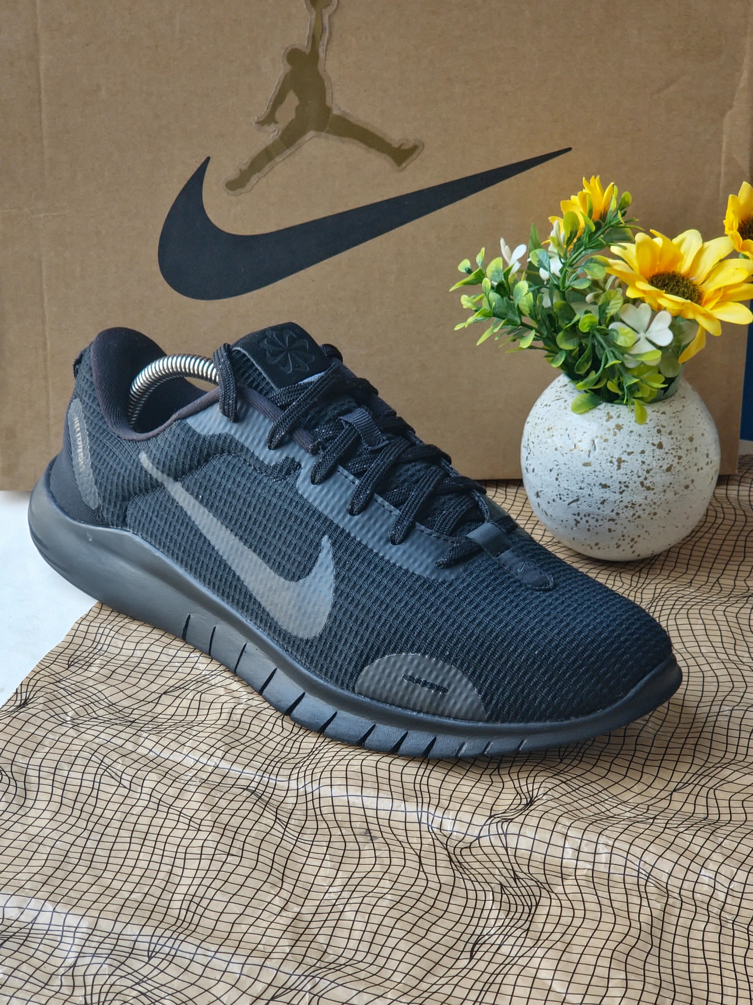 NIKE