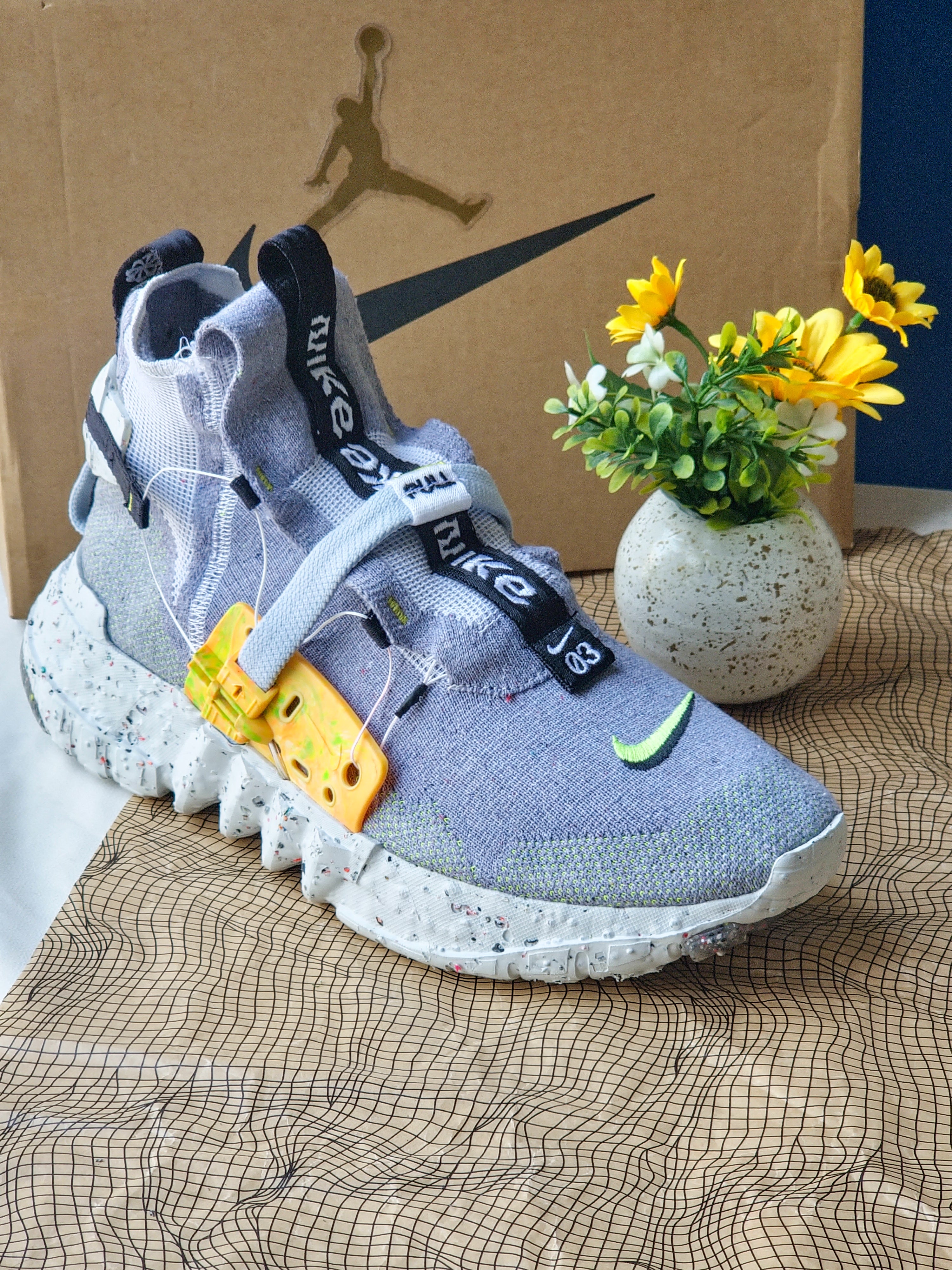 NIKE