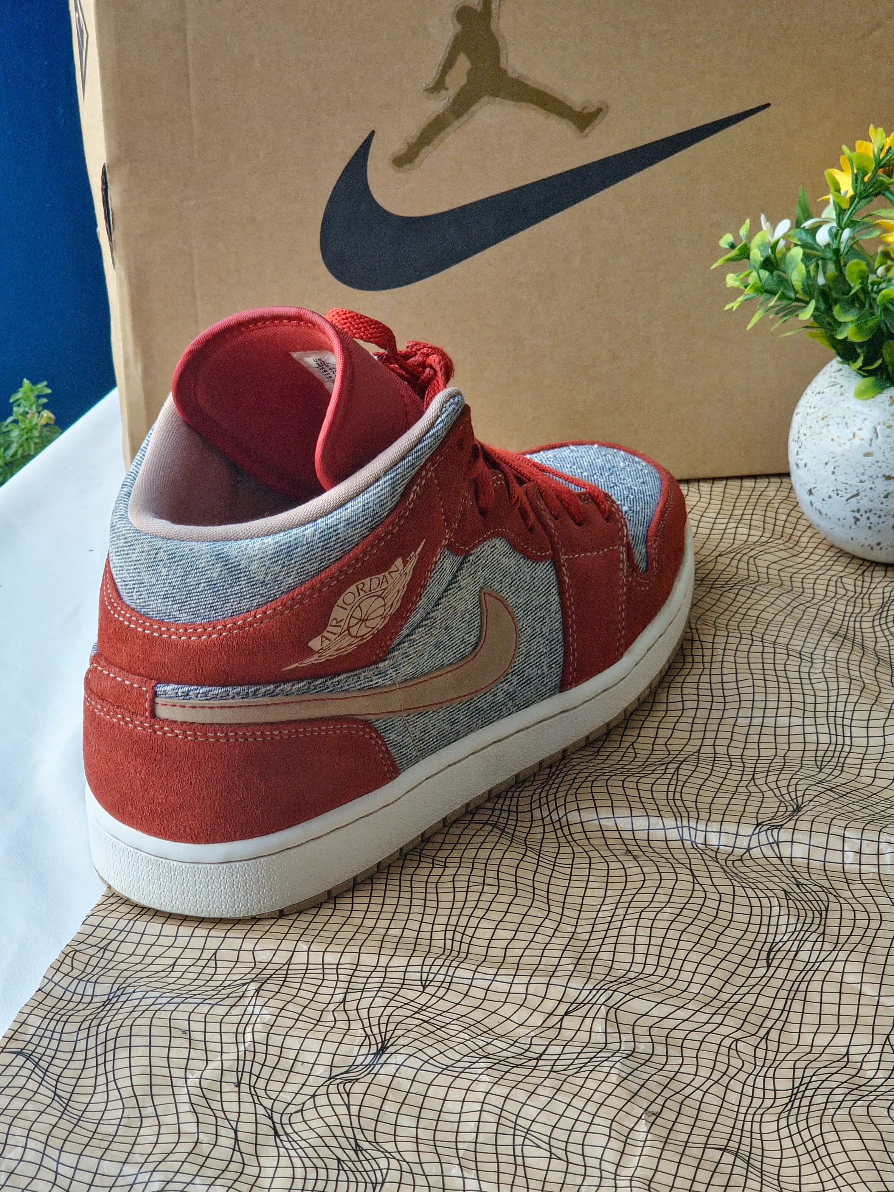 NIKE