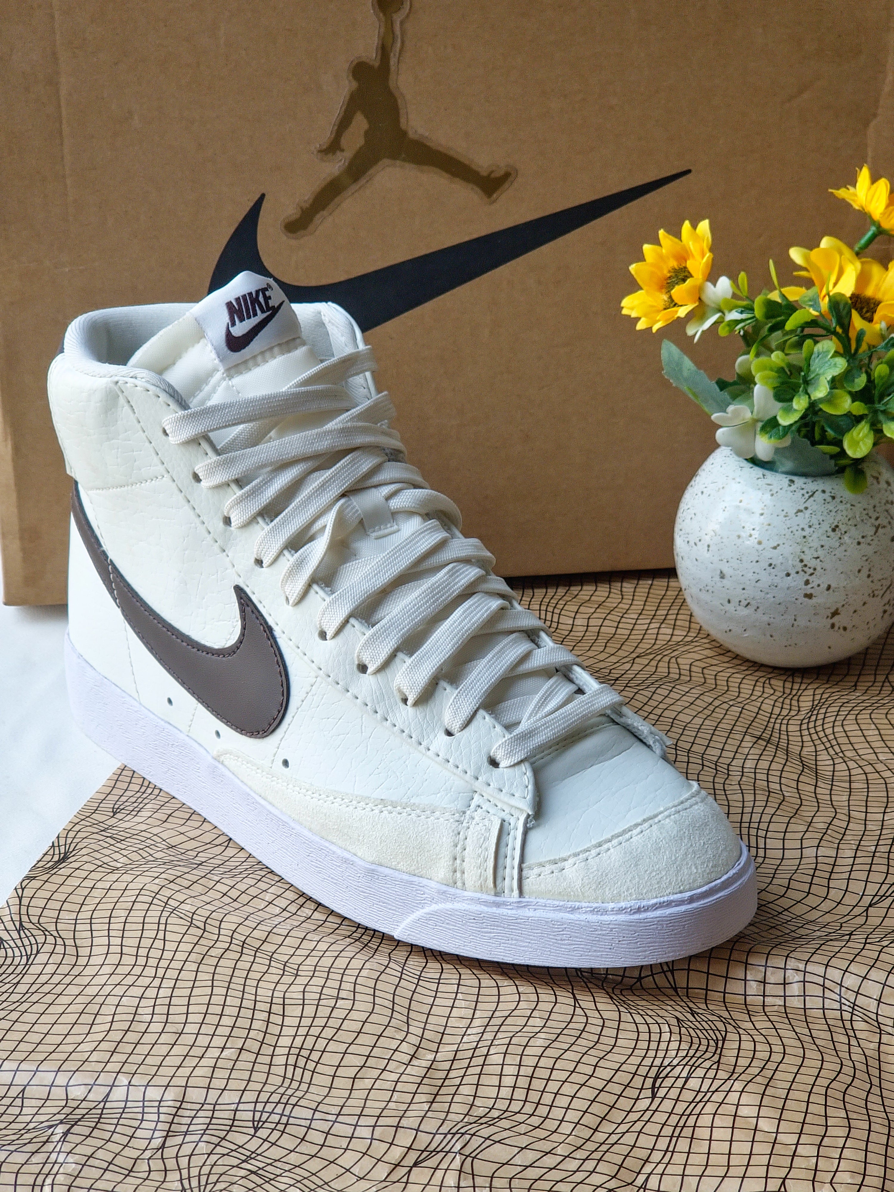 NIKE