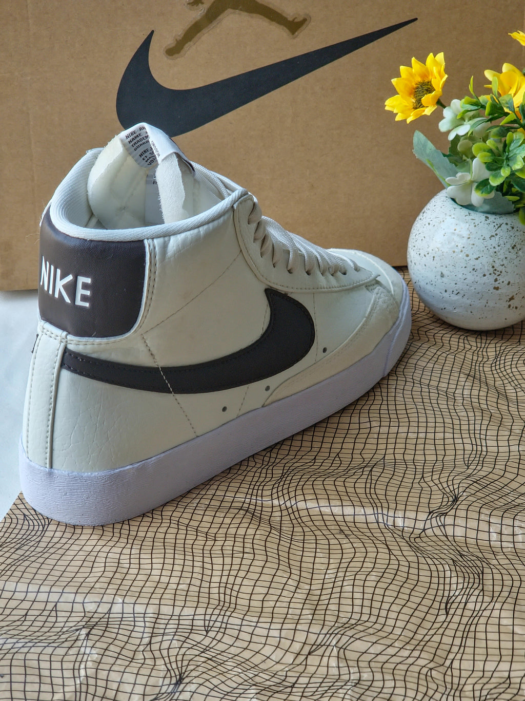 NIKE