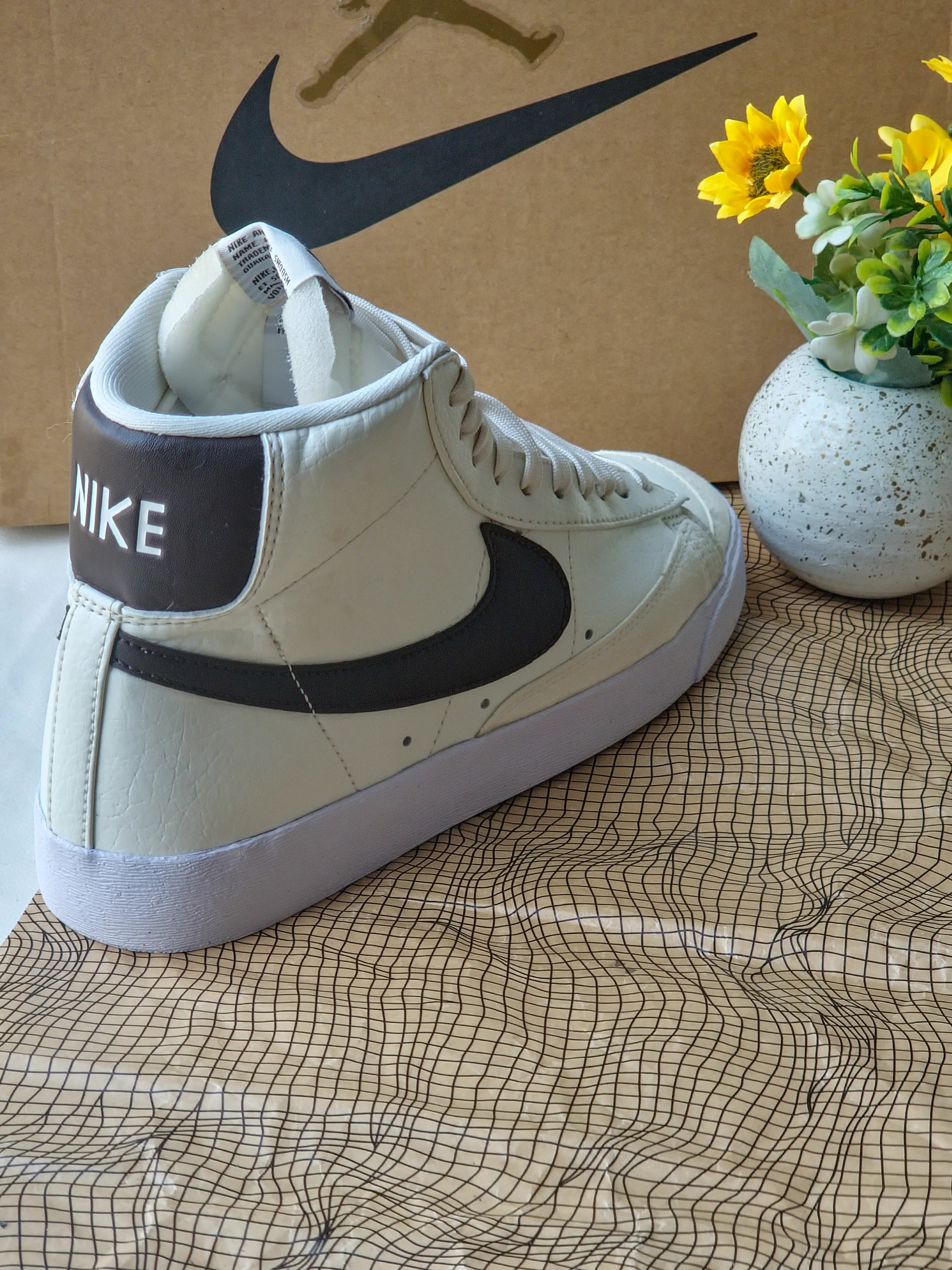 NIKE