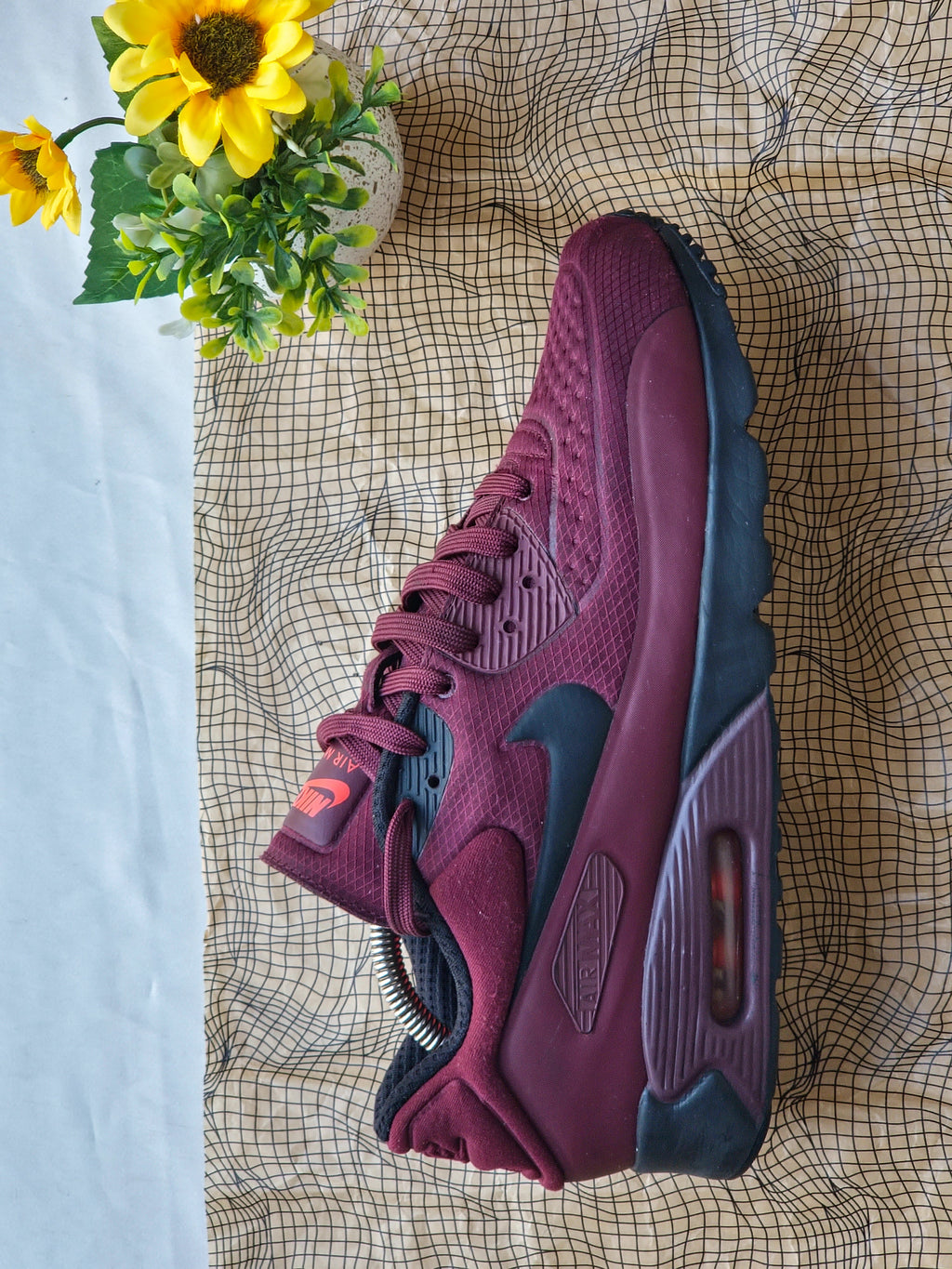 NIKE
