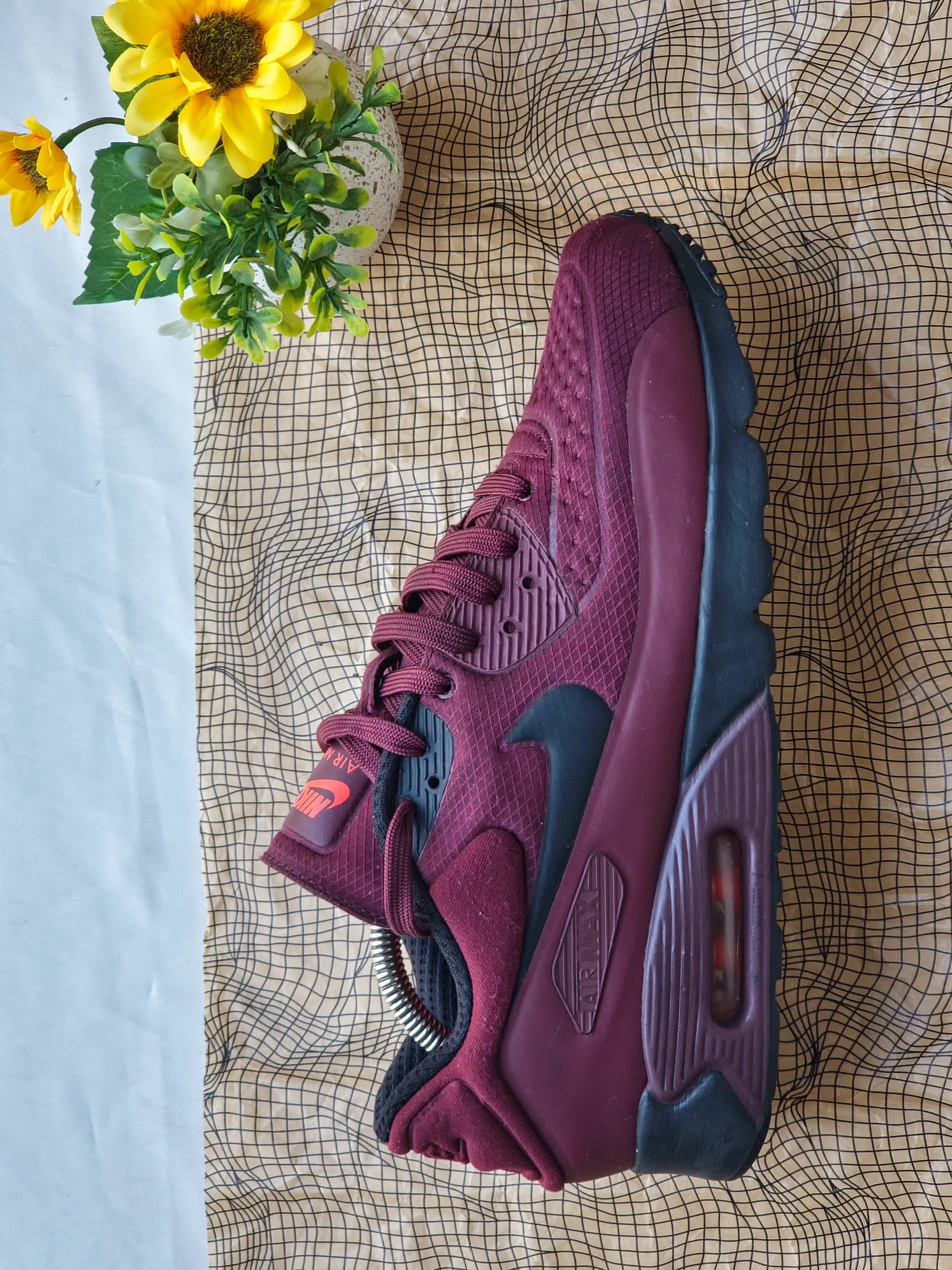NIKE