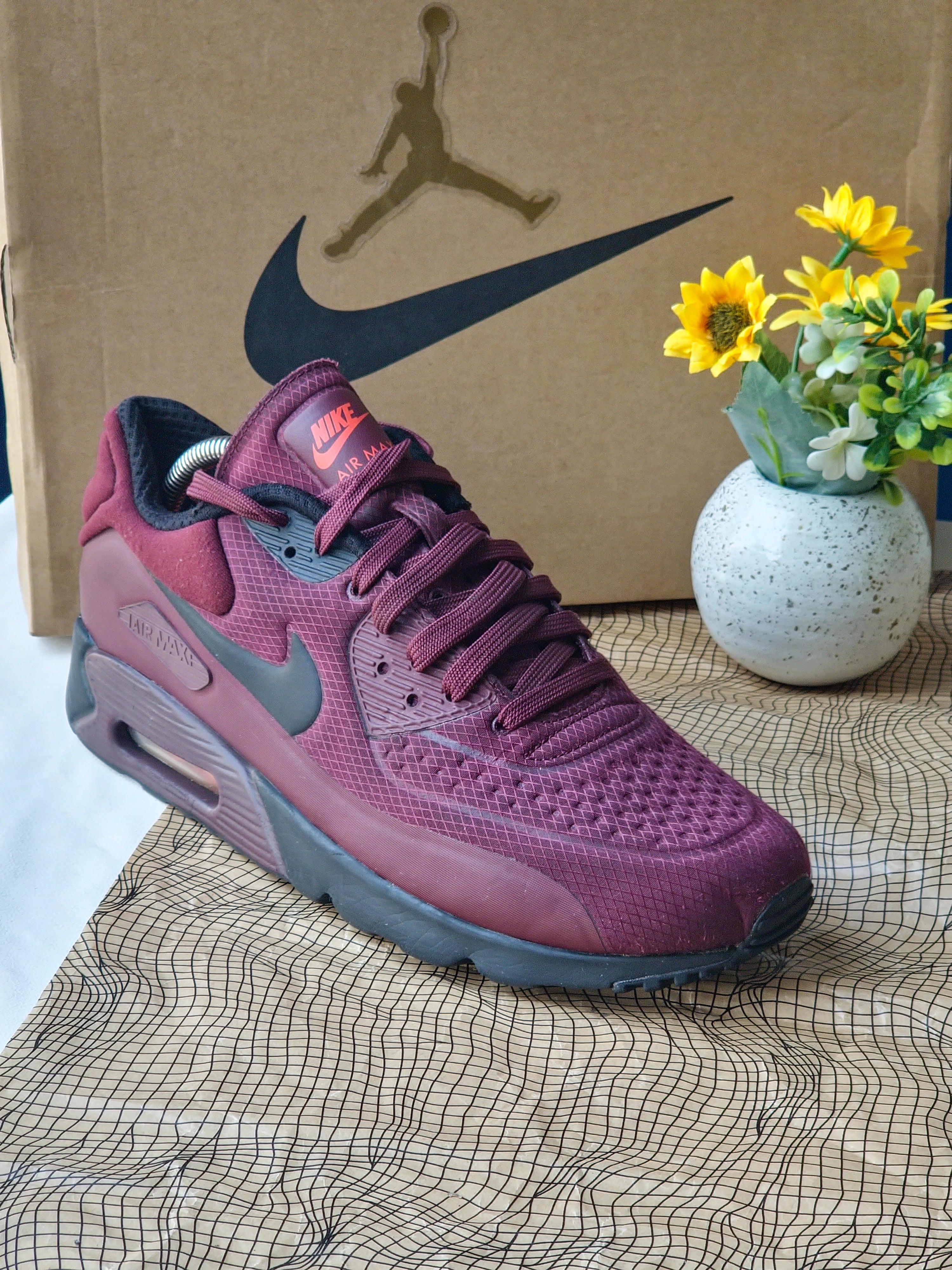 NIKE