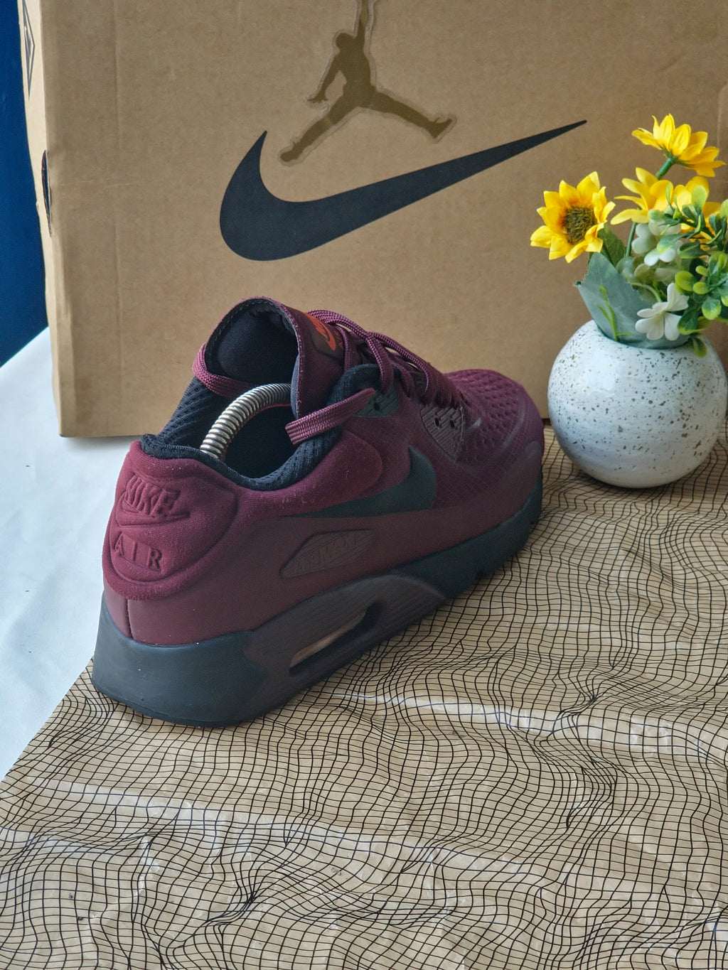 NIKE