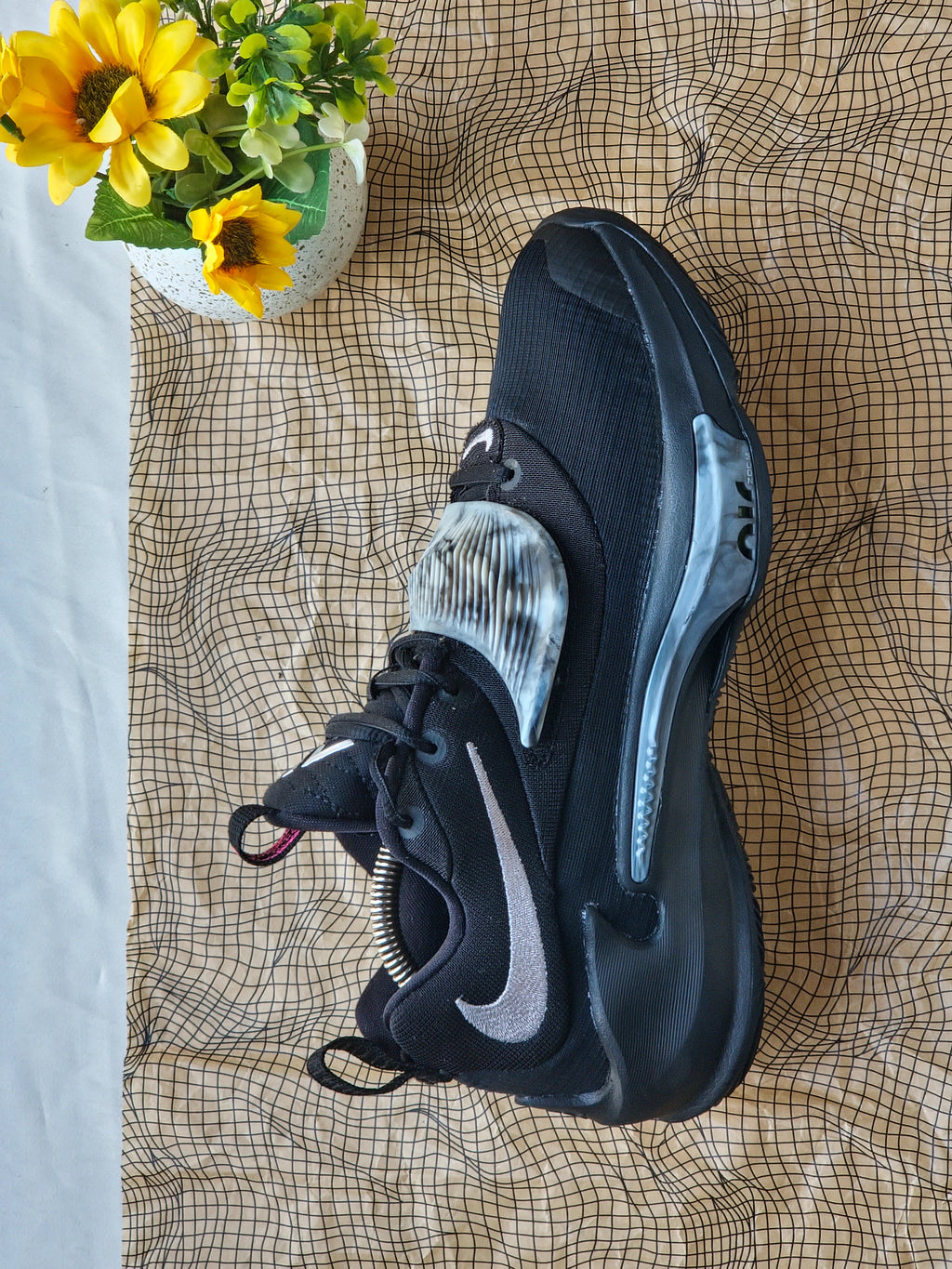 NIKE