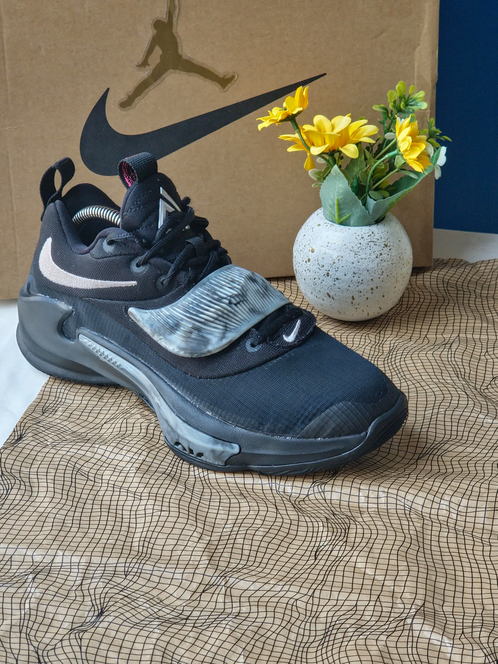 NIKE