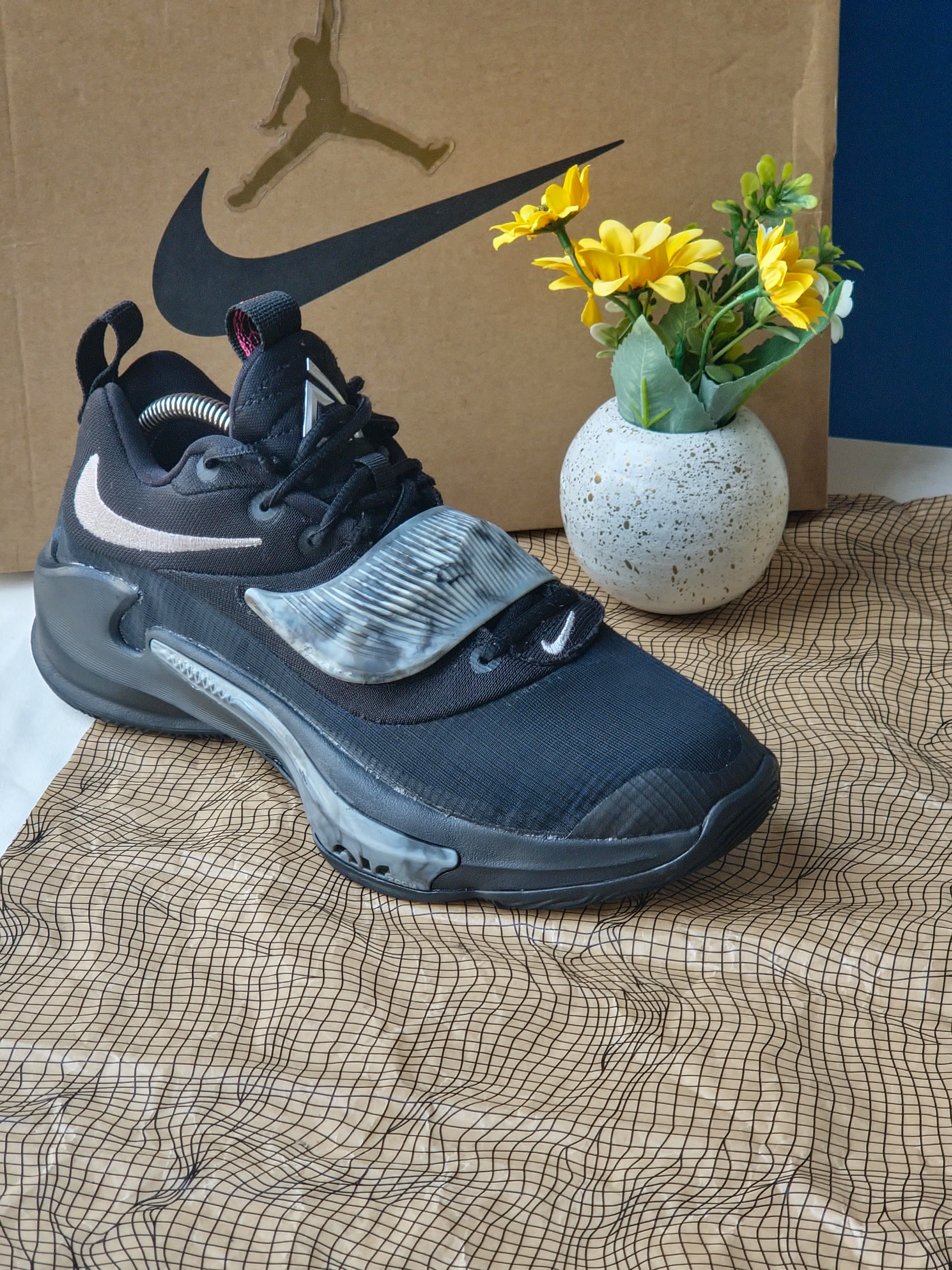 NIKE