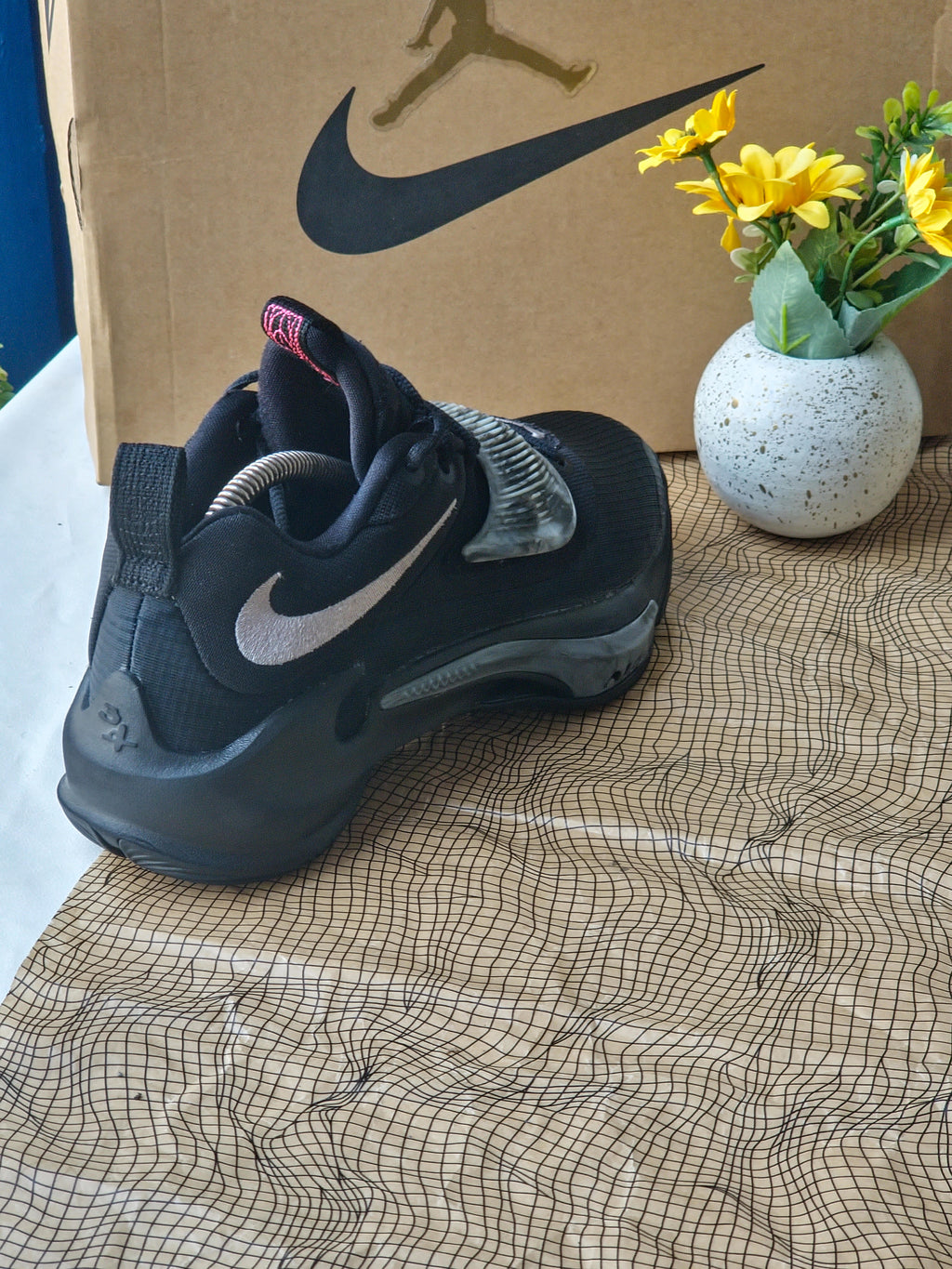 NIKE