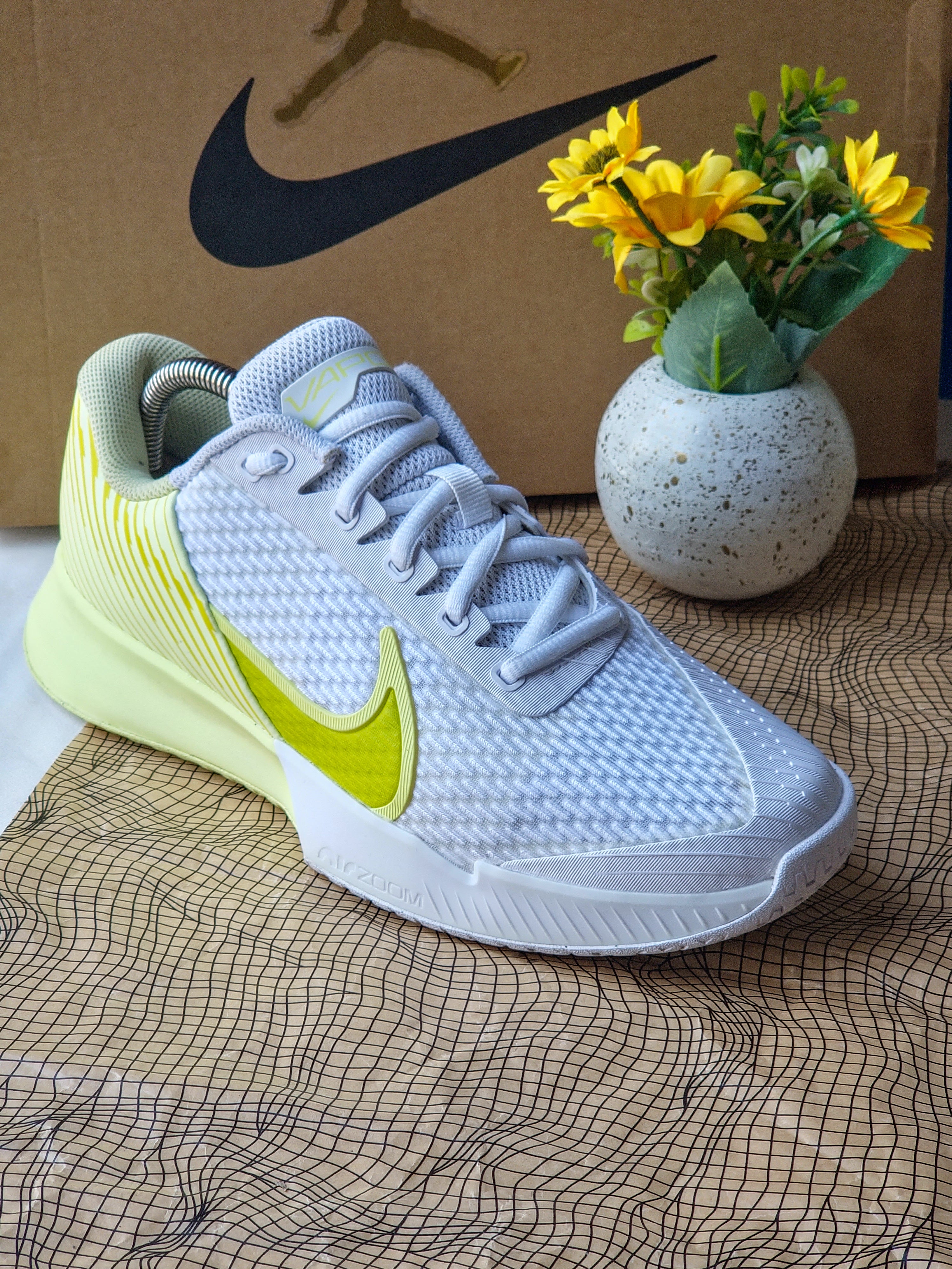 NIKE