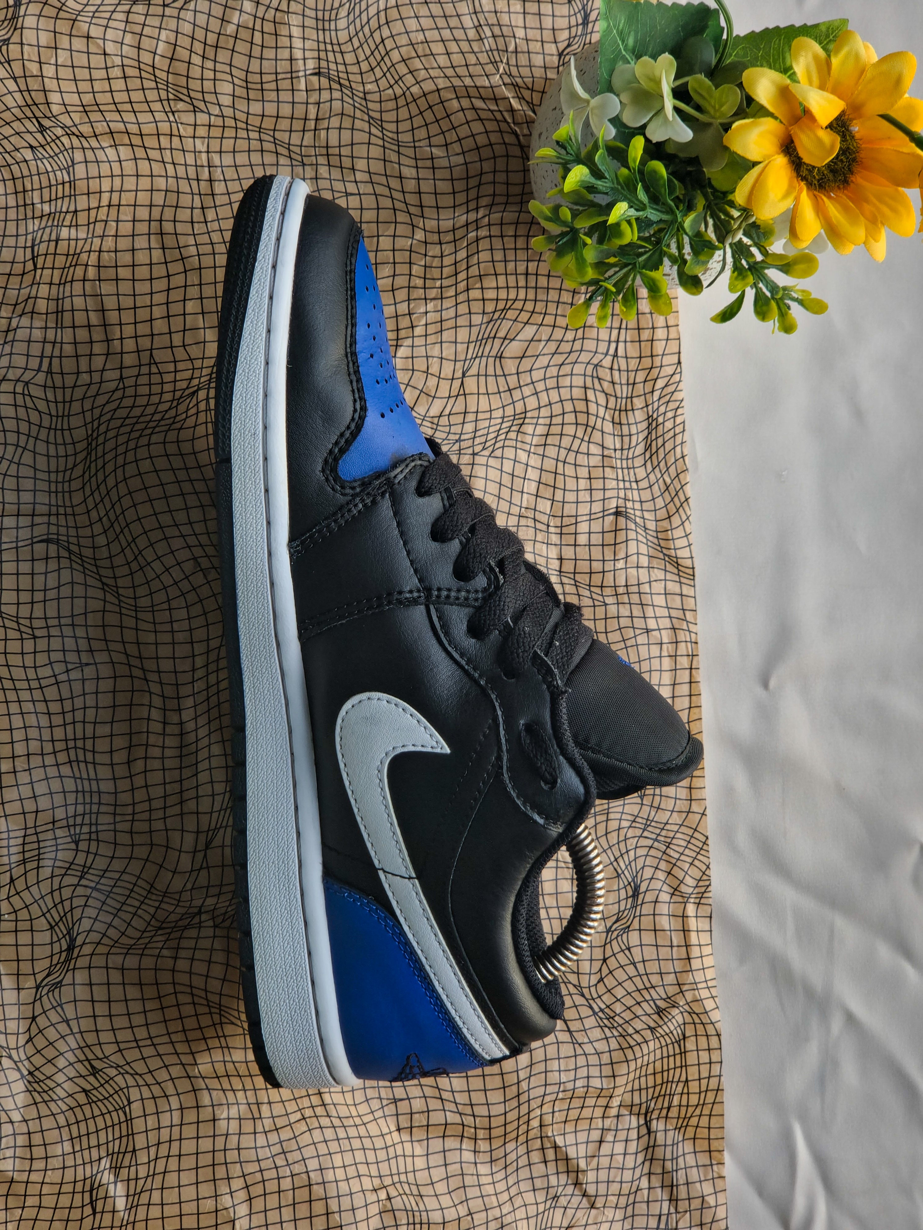 NIKE