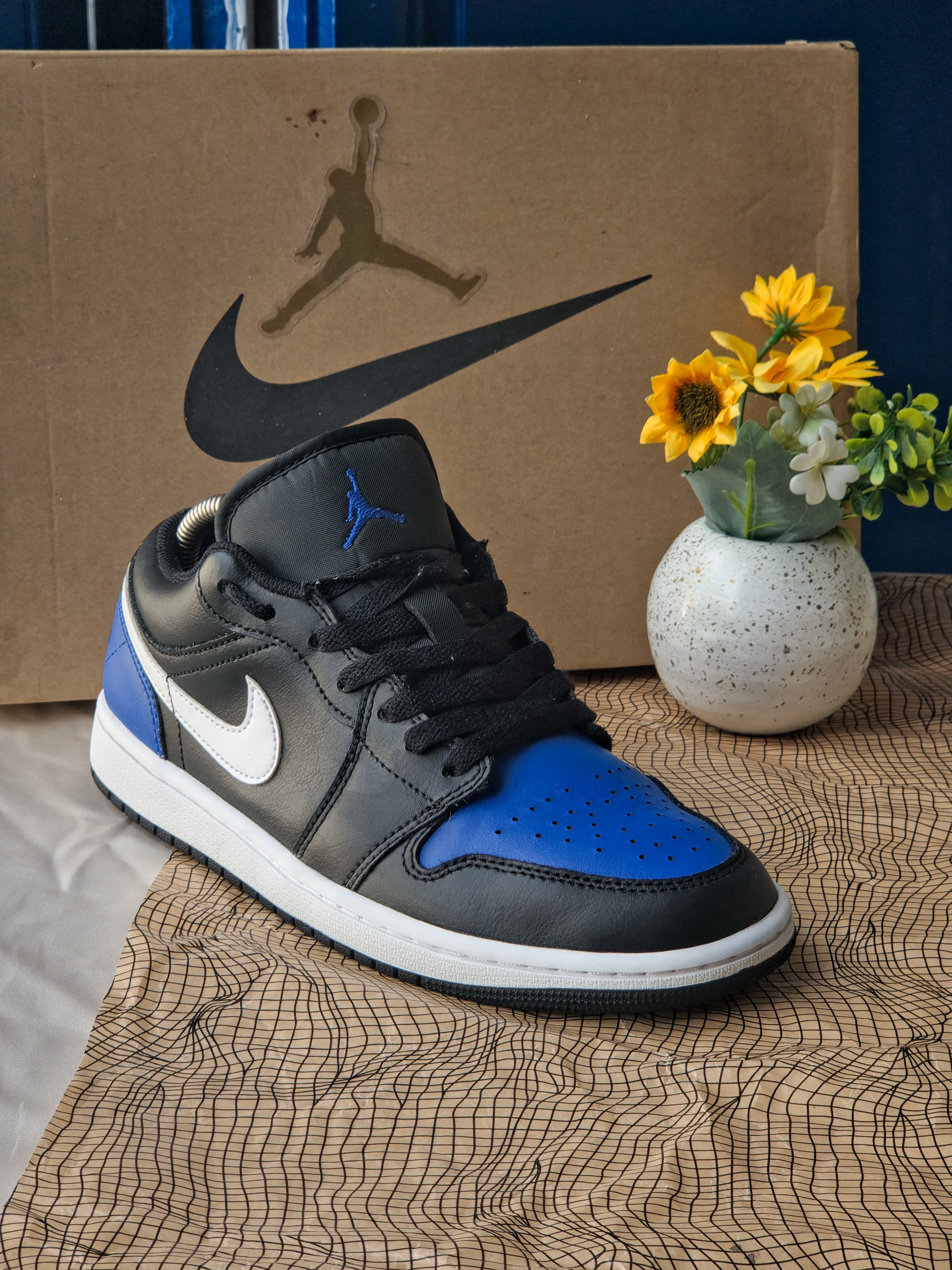 NIKE
