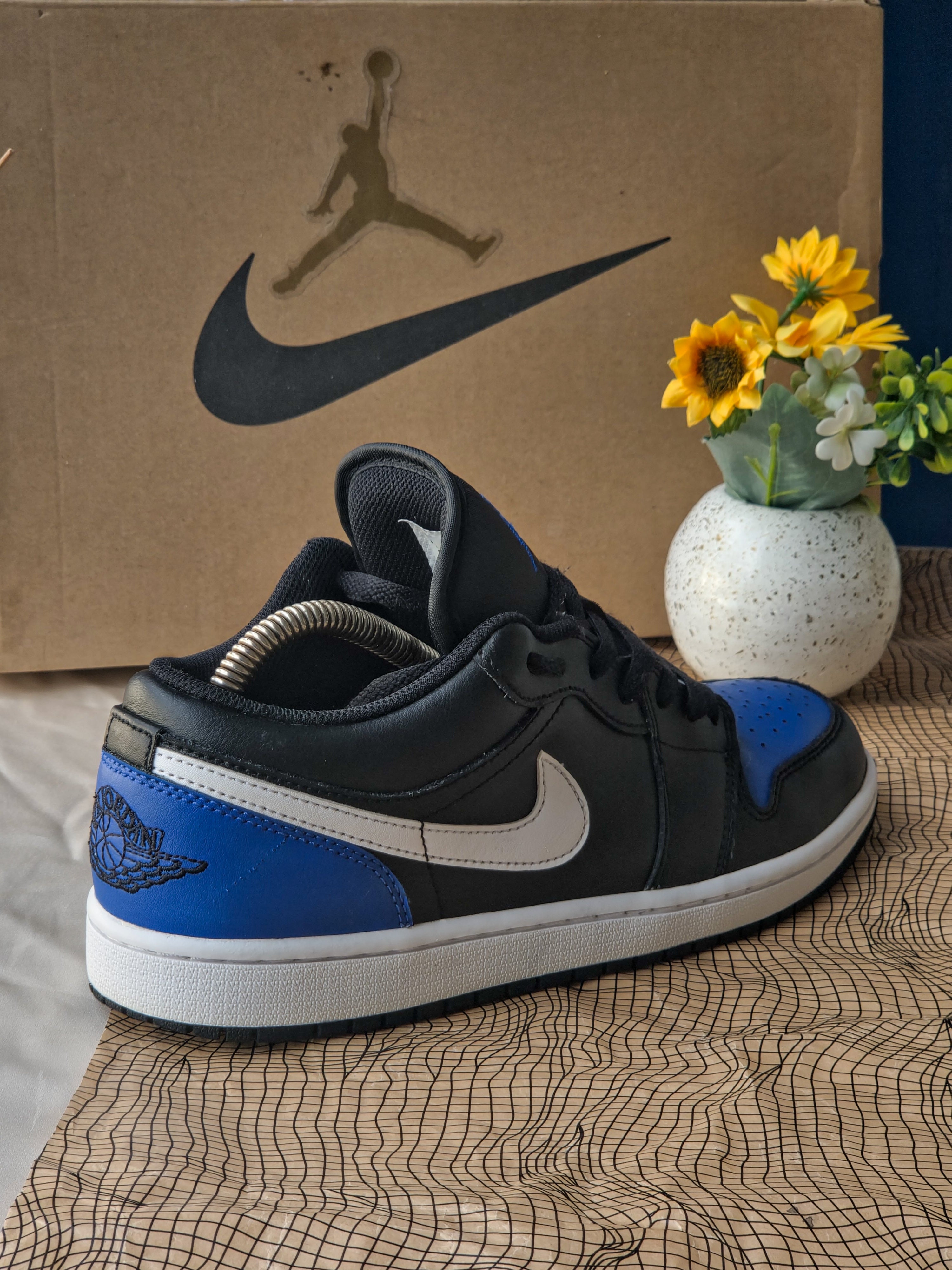 NIKE