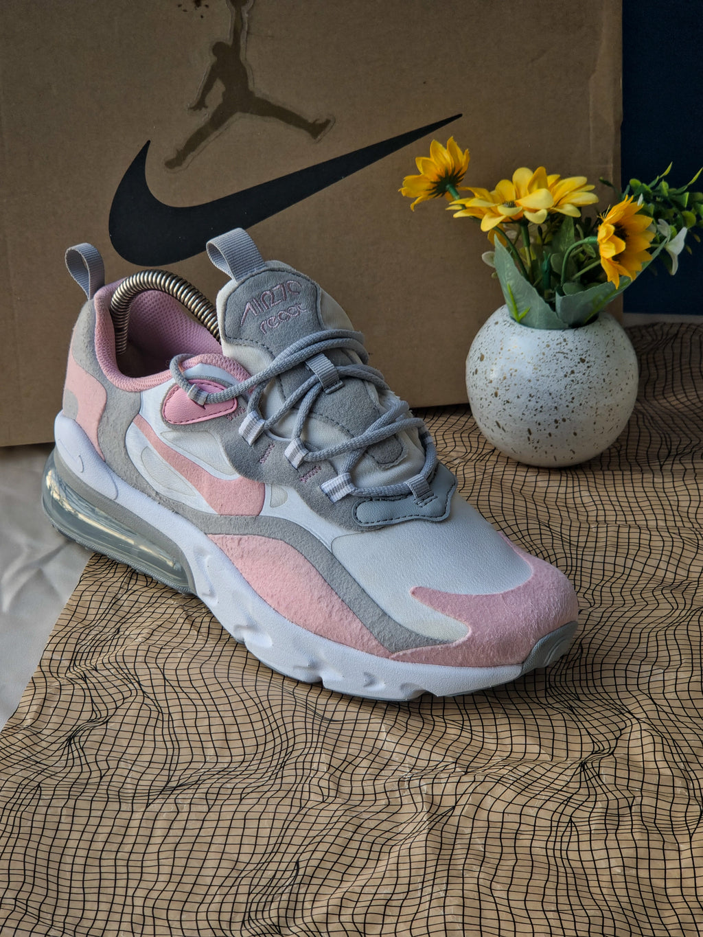 NIKE