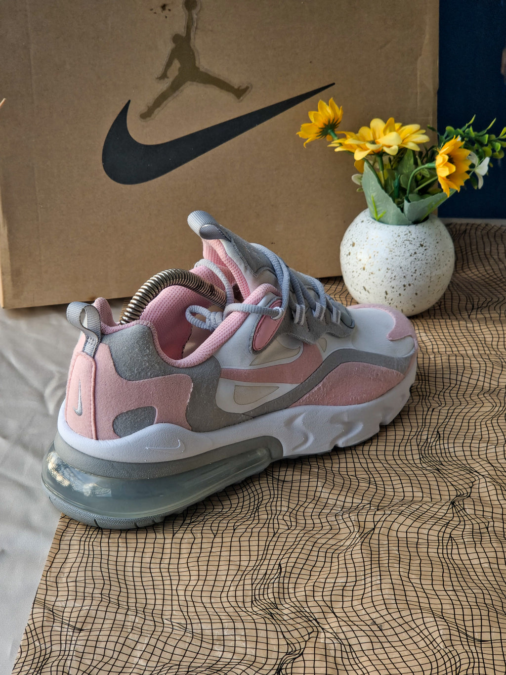 NIKE