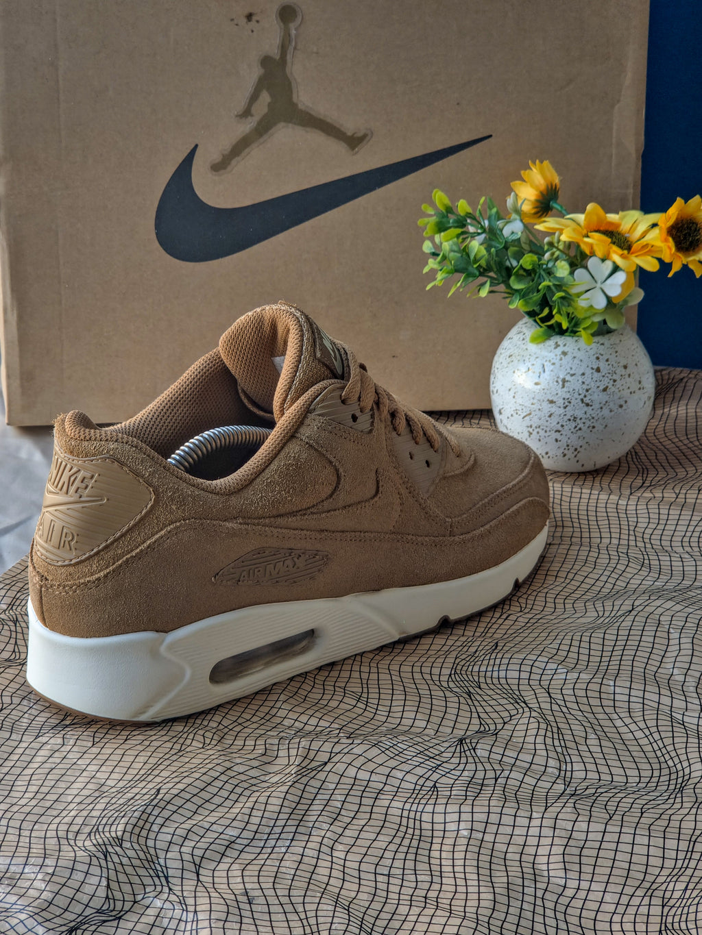 NIKE