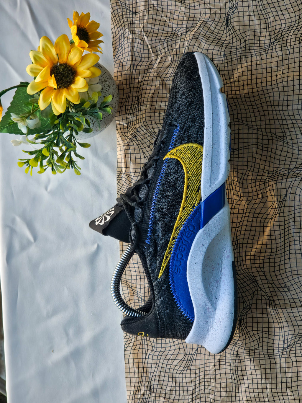 NIKE