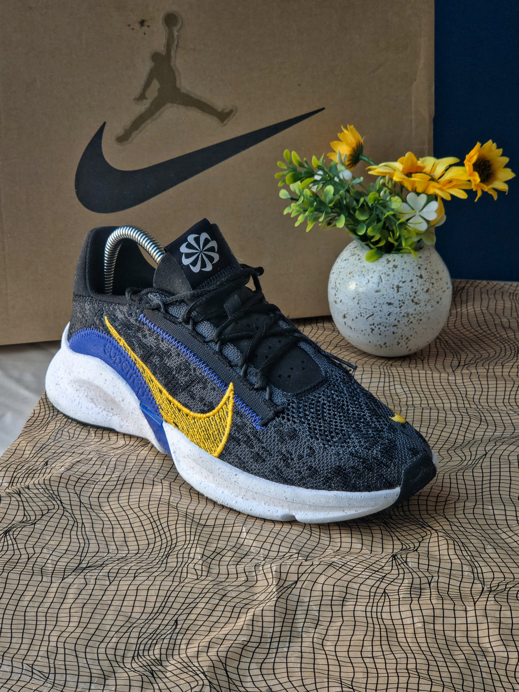 NIKE