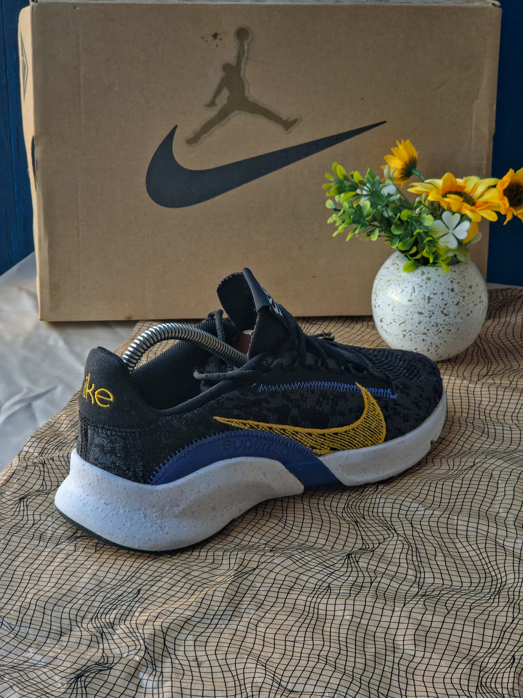 NIKE