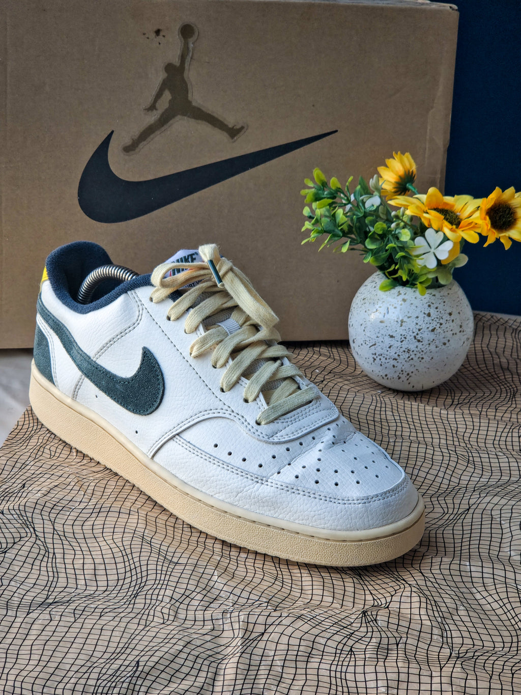NIKE