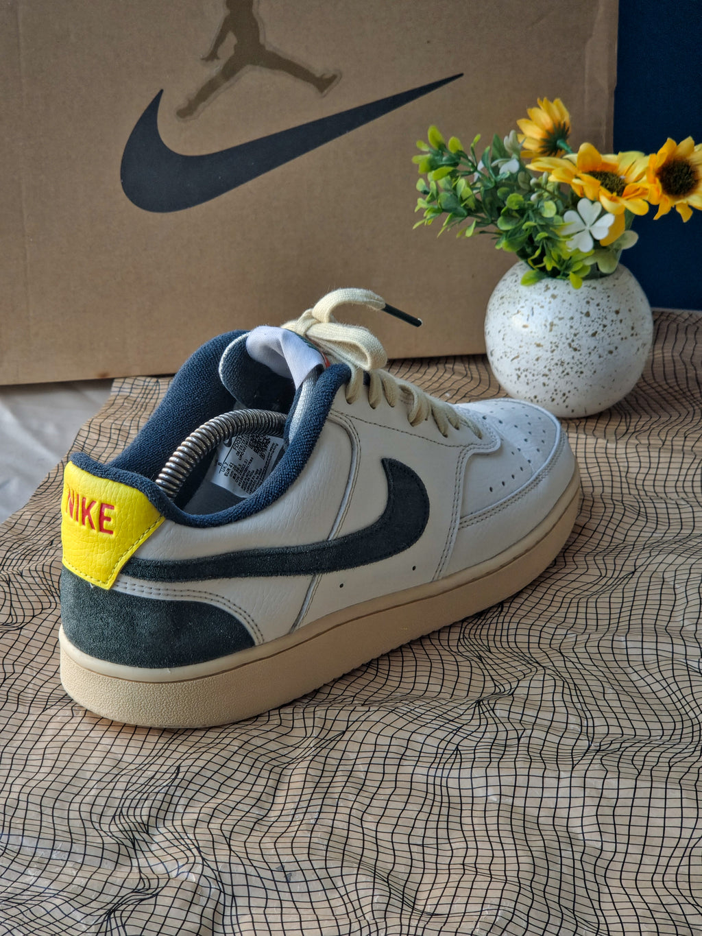 NIKE