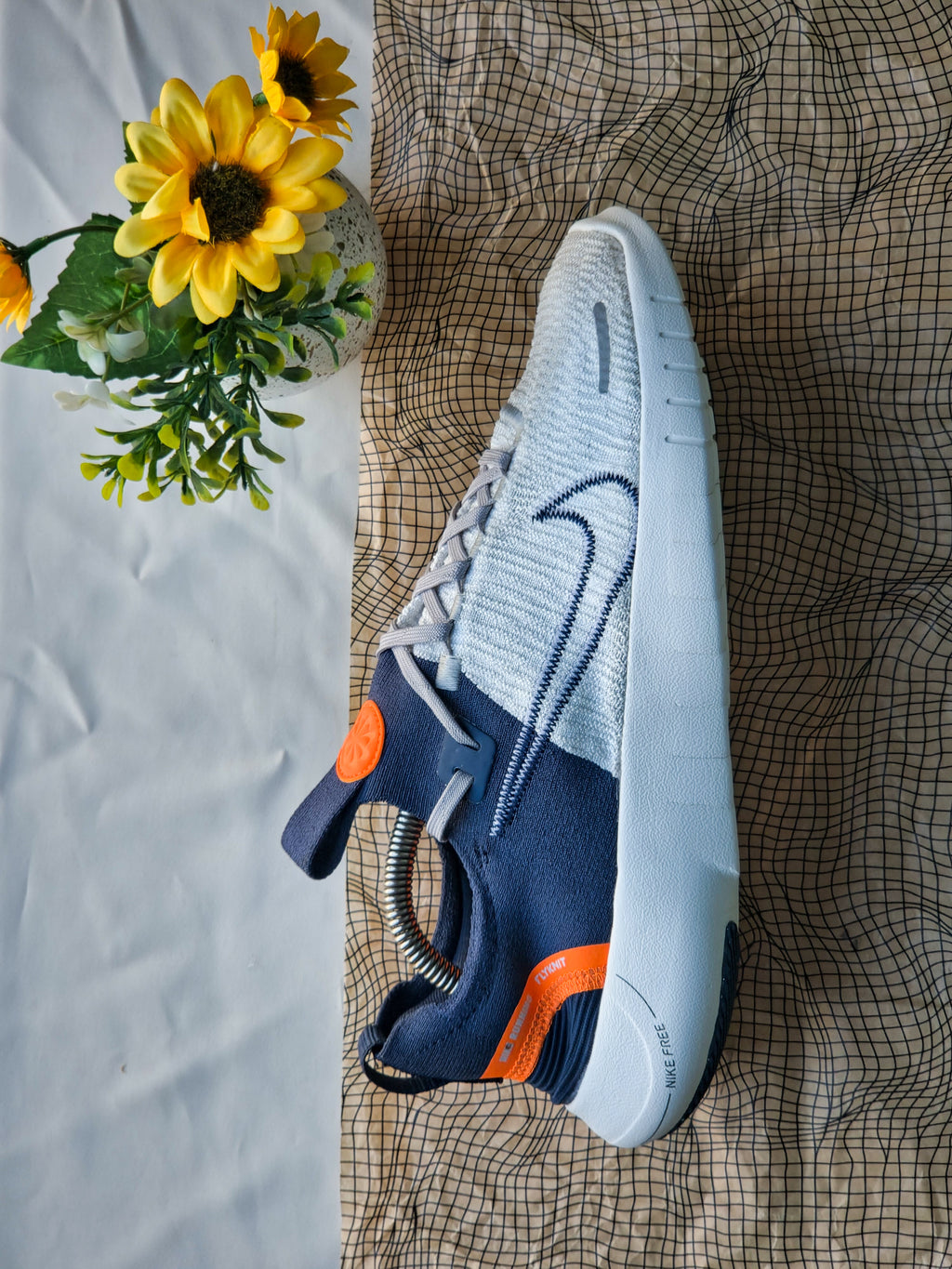 NIKE