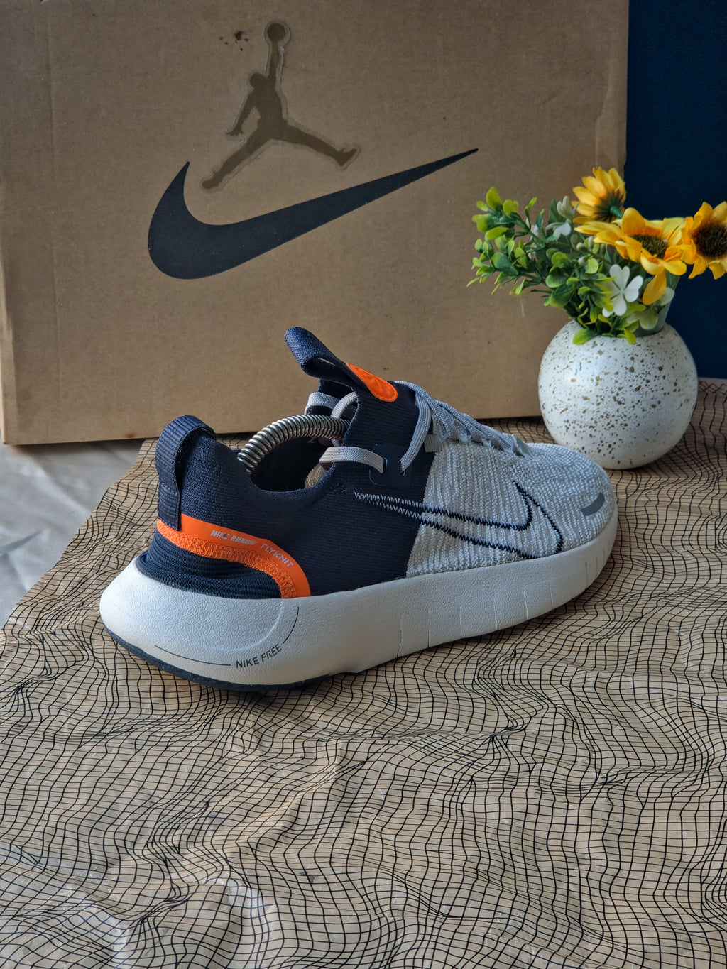 NIKE
