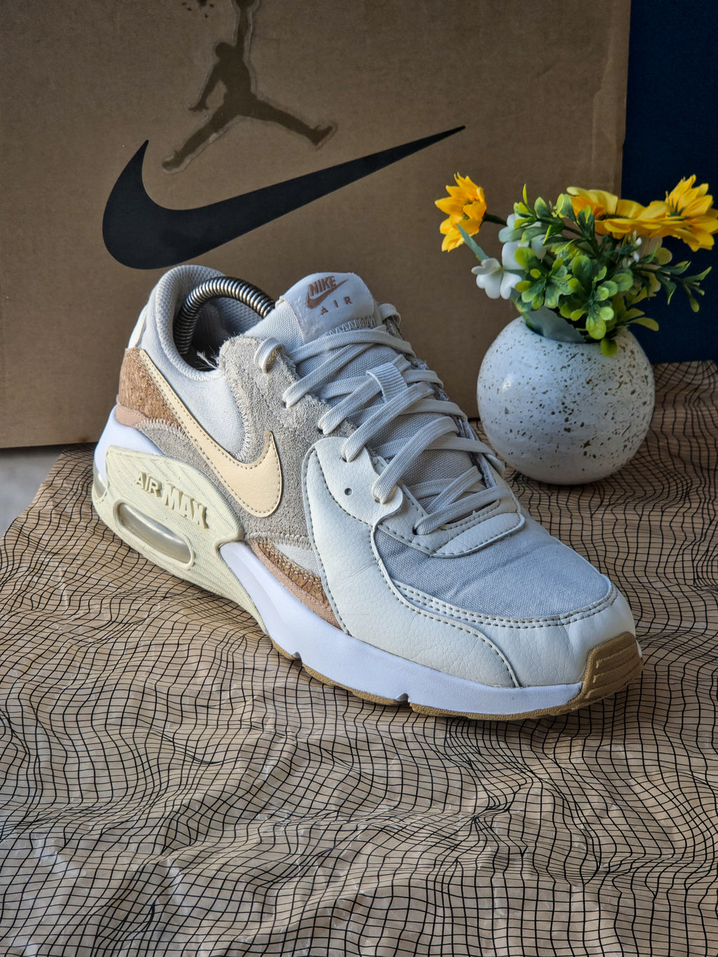 NIKE