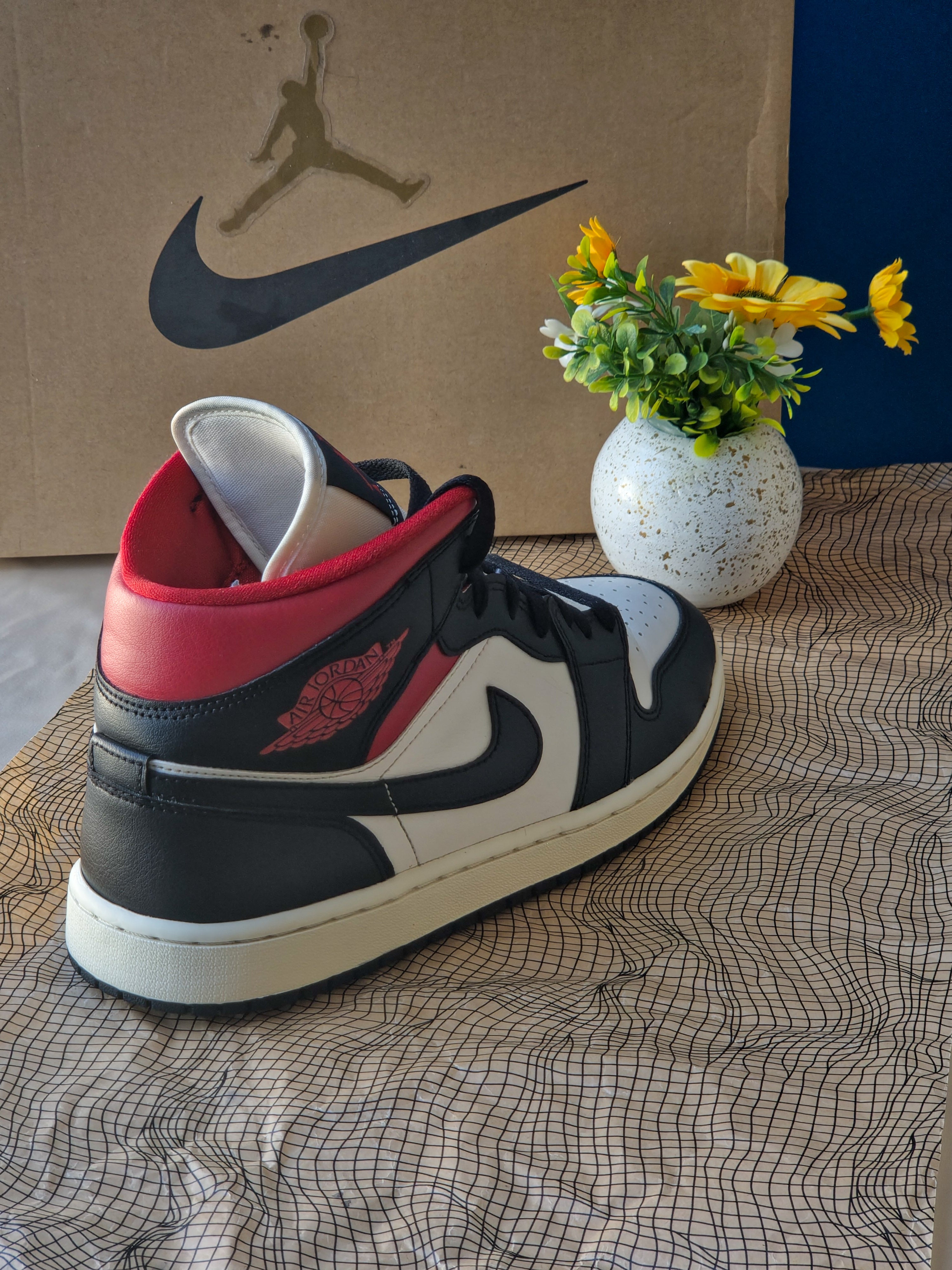 NIKE