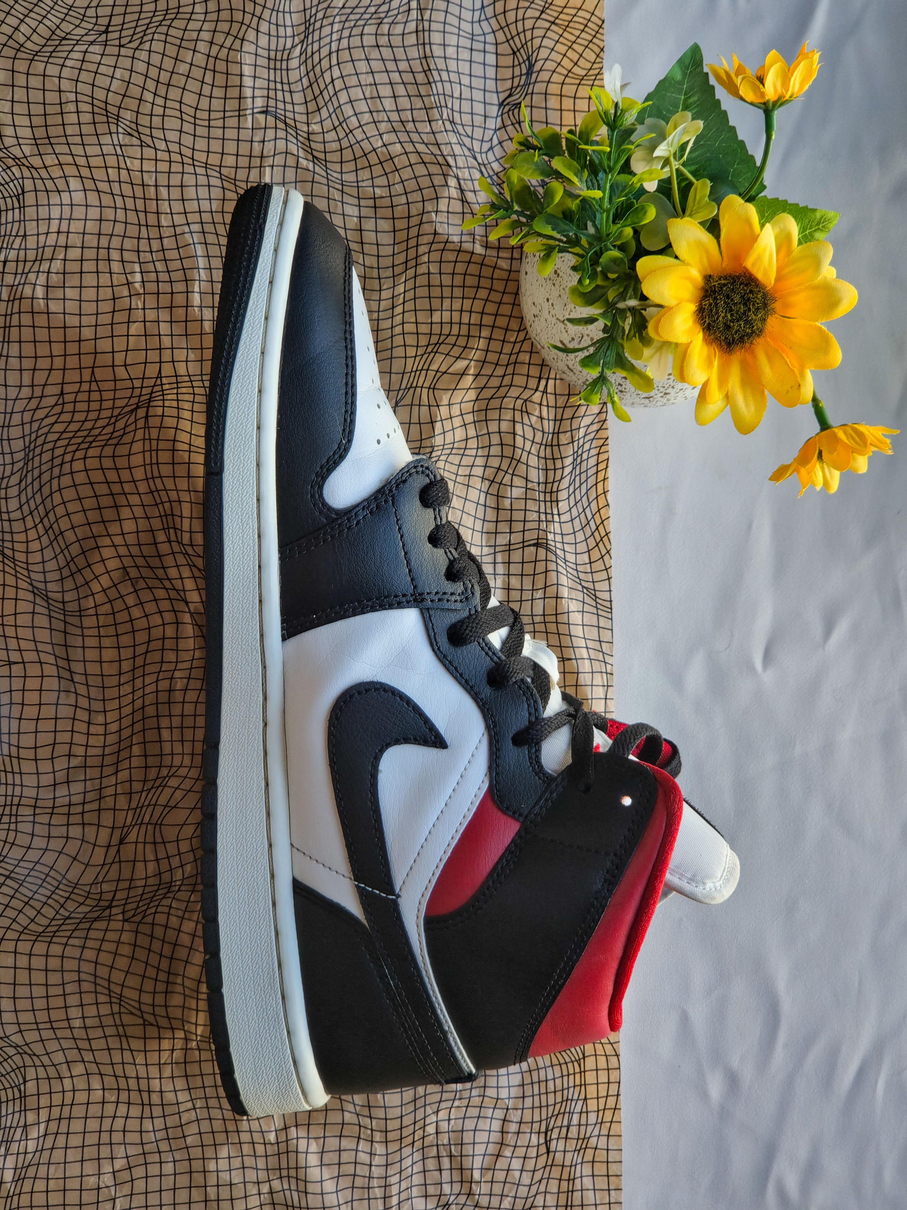 NIKE