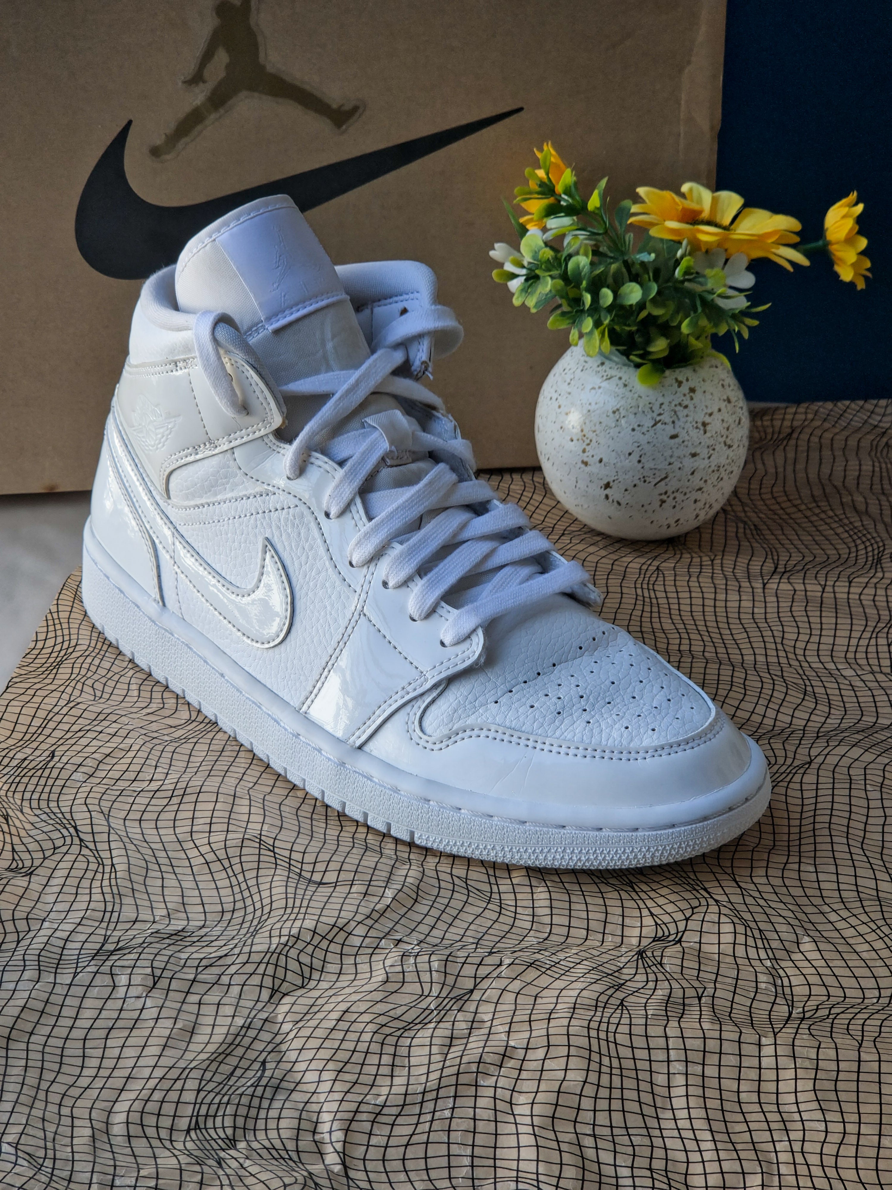 NIKE