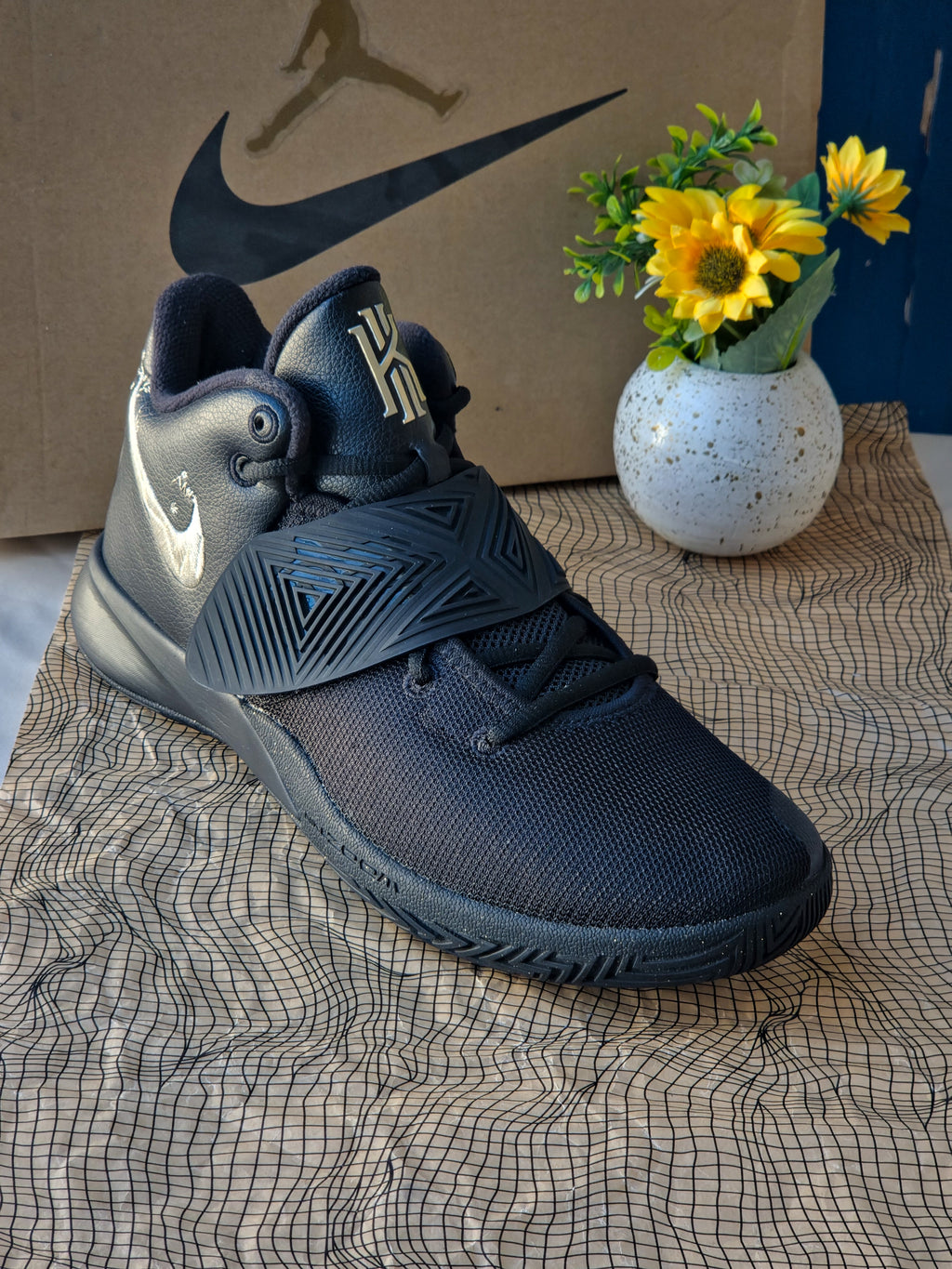 NIKE