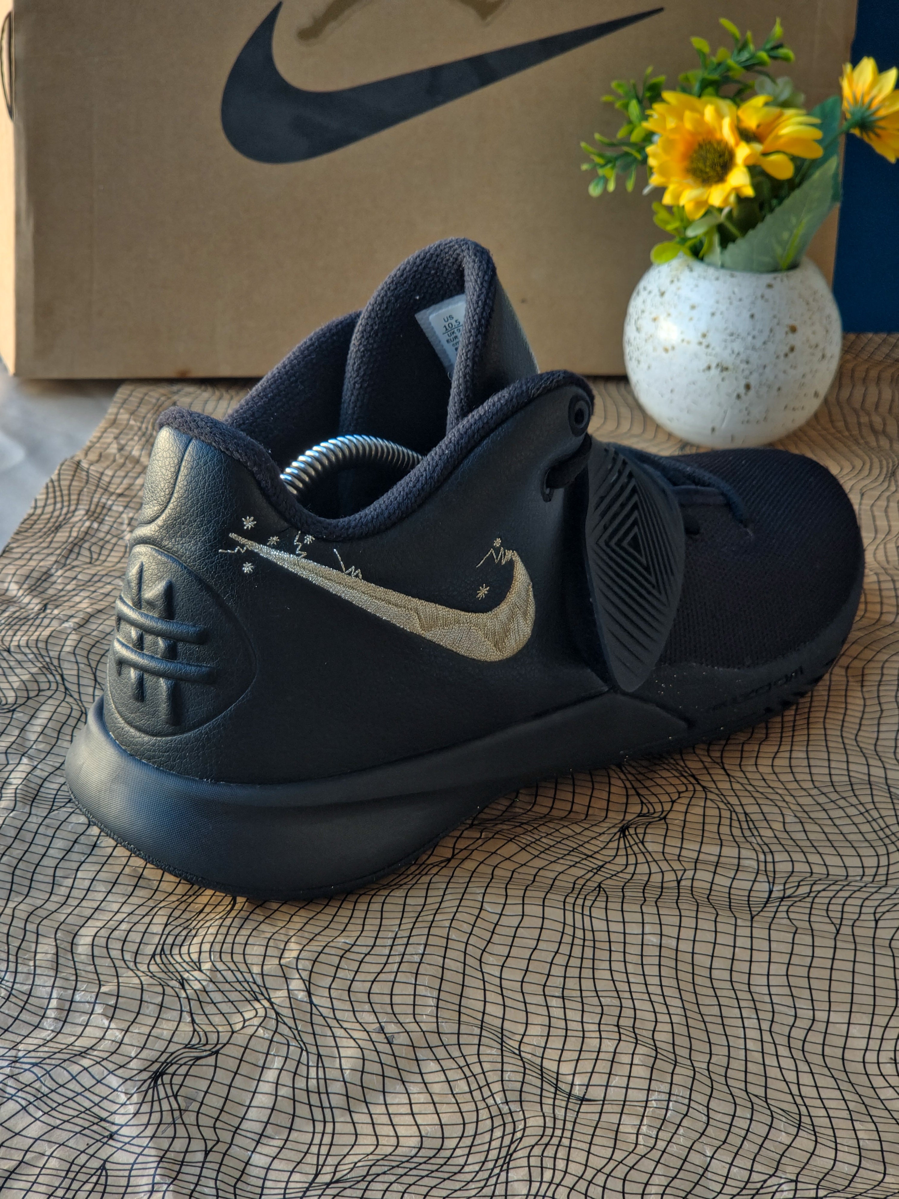 NIKE