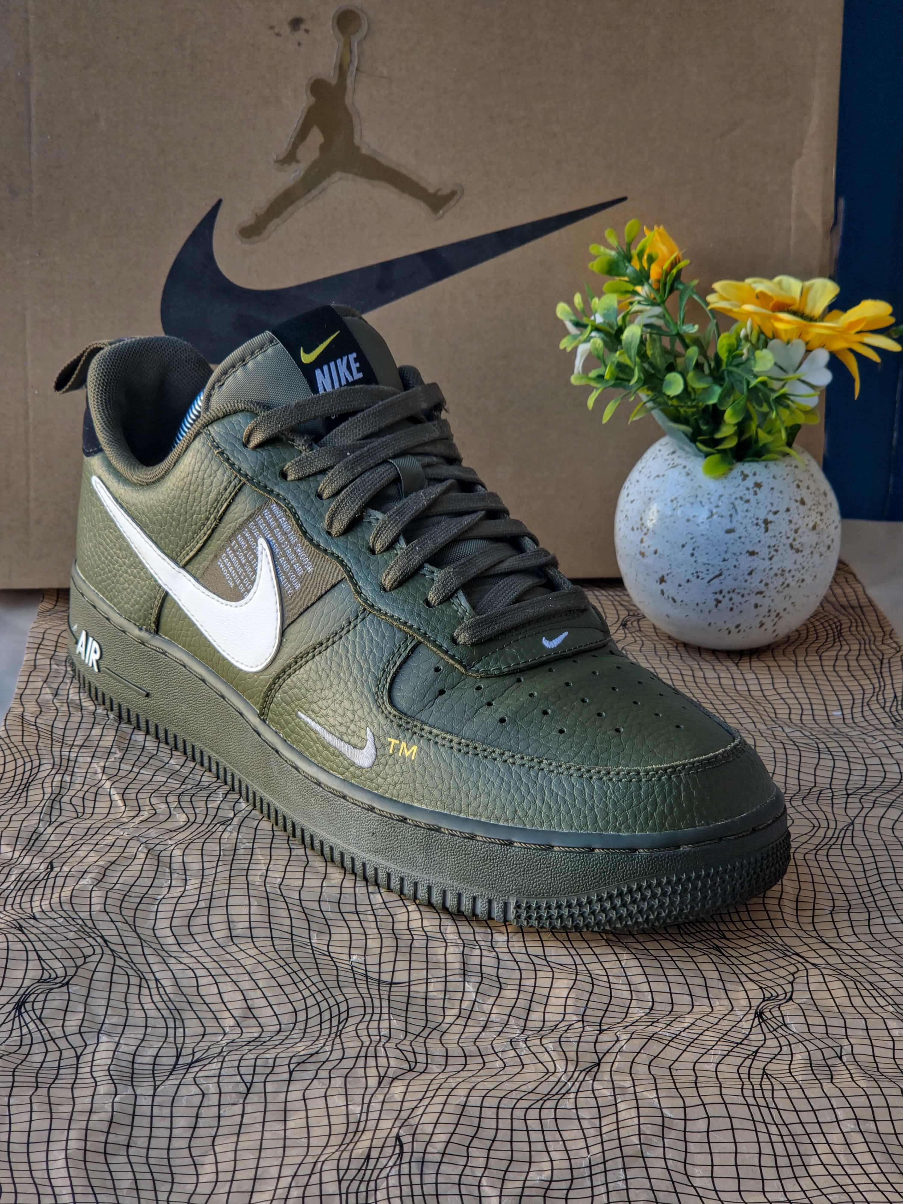 NIKE