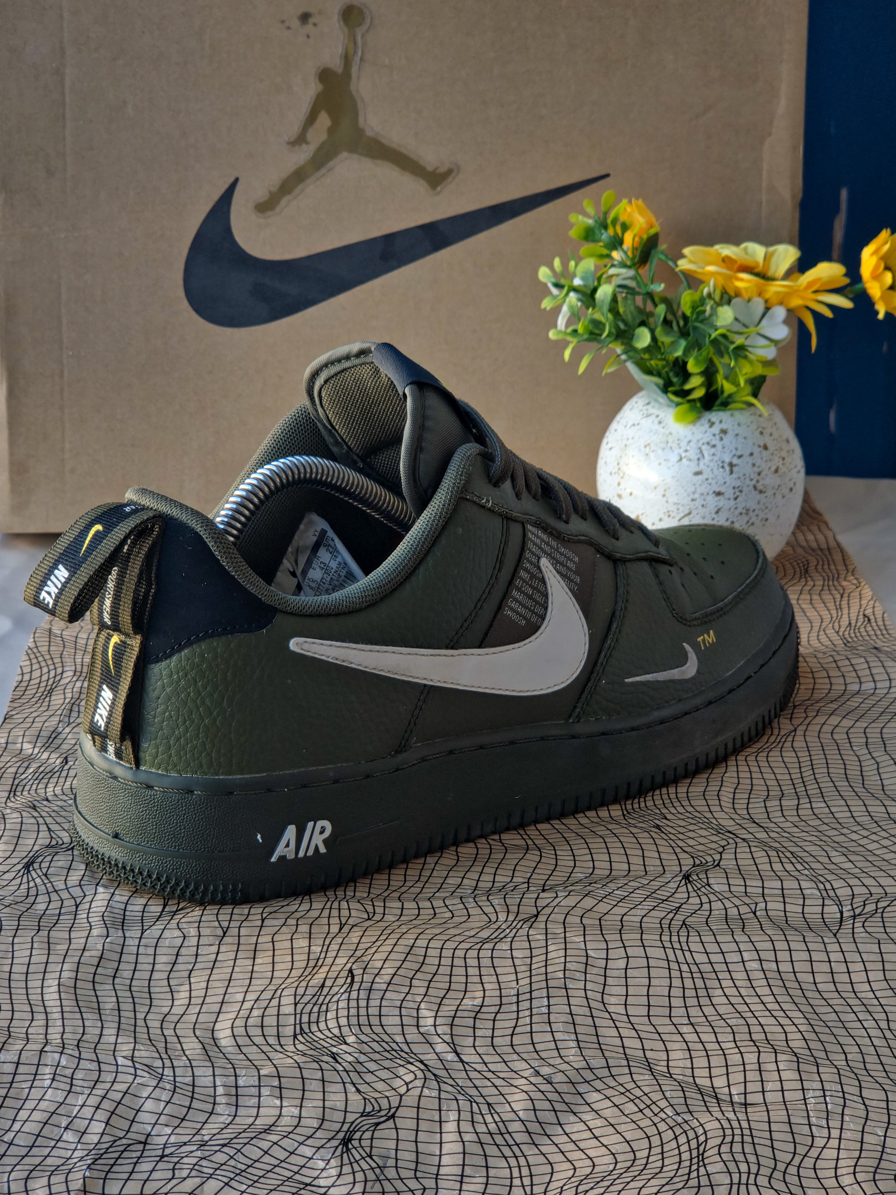 NIKE