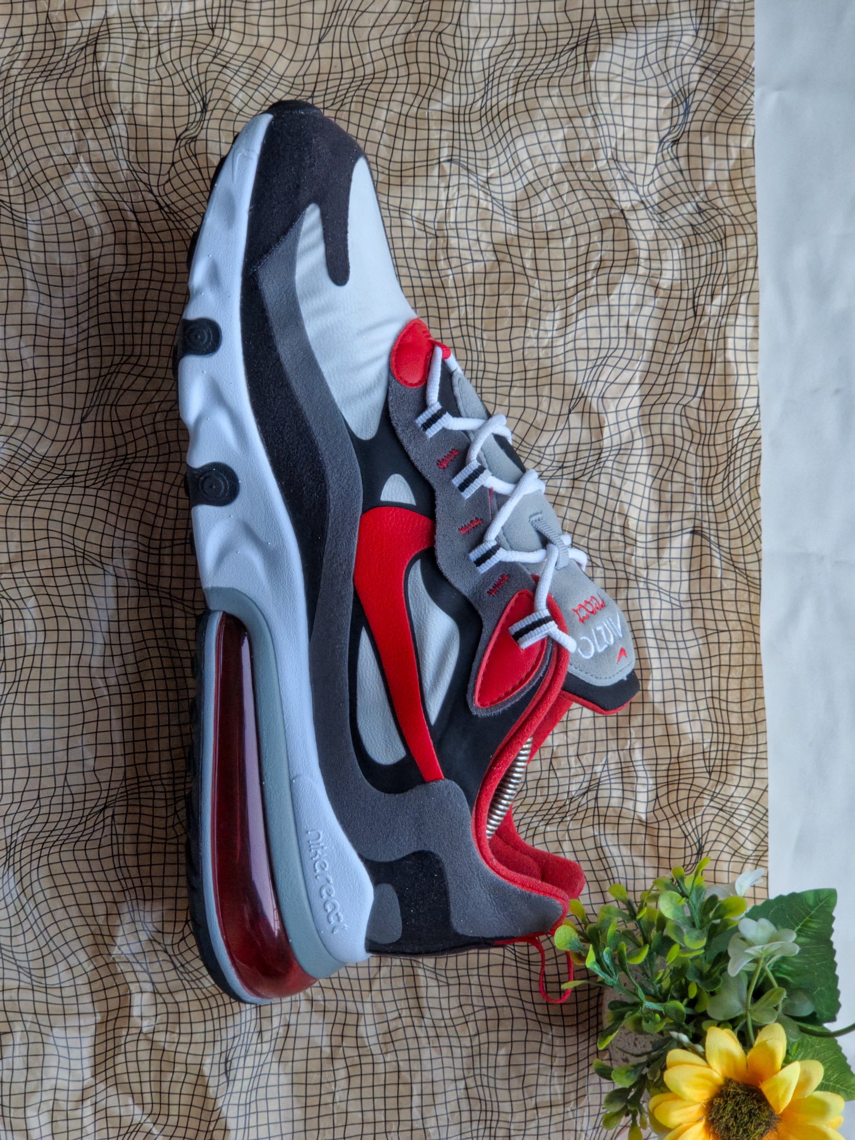NIKE
