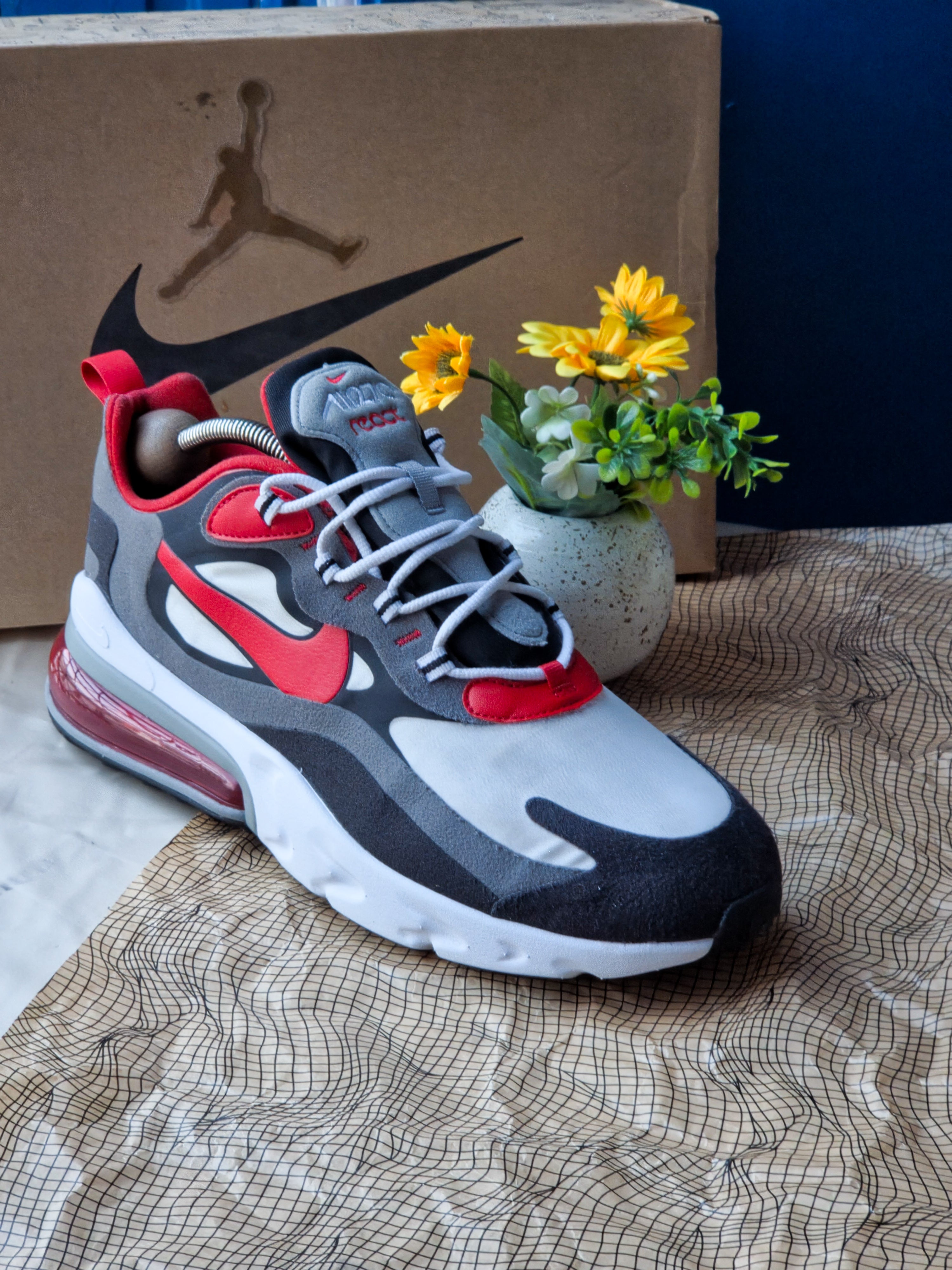 NIKE