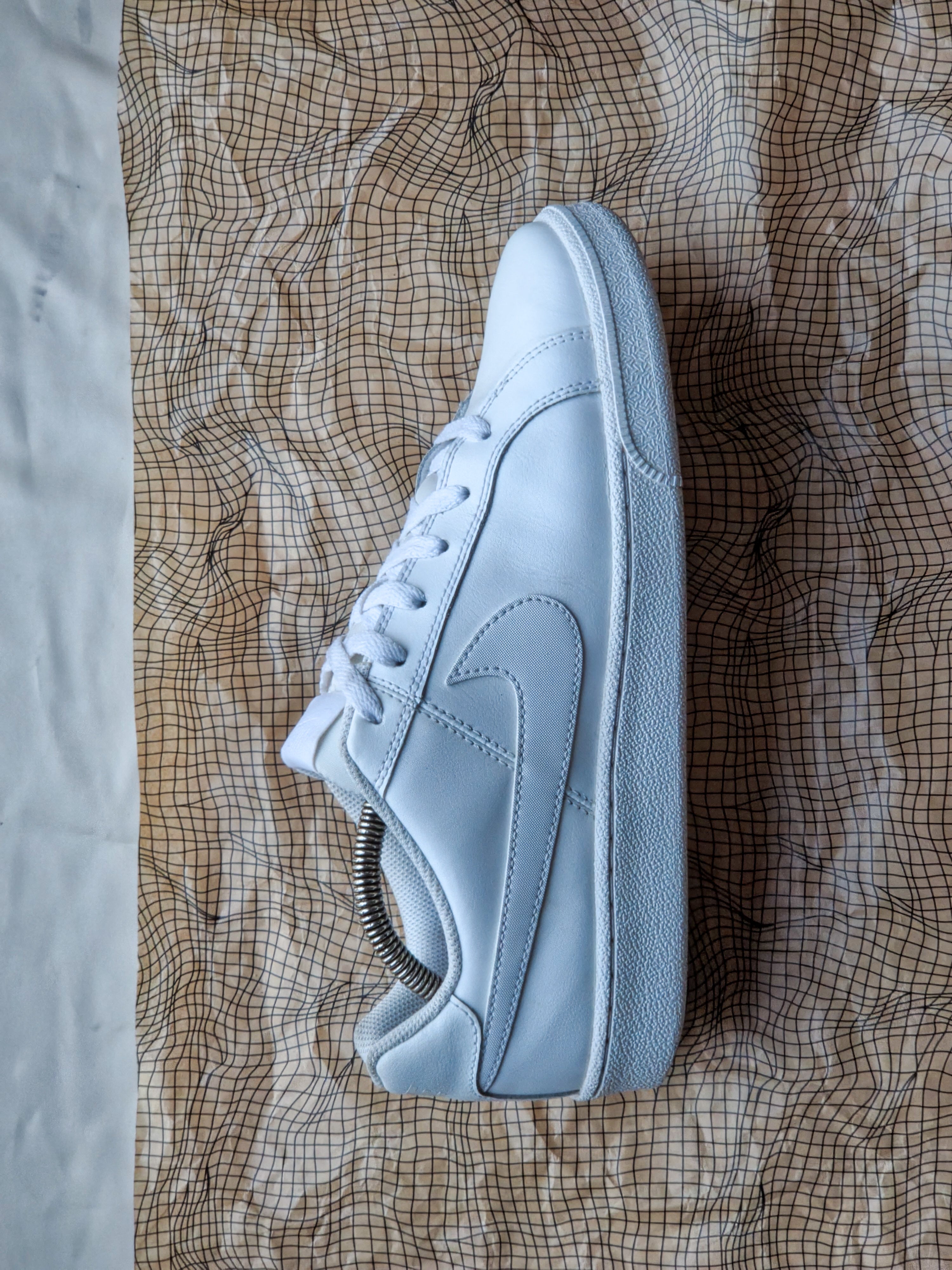 NIKE